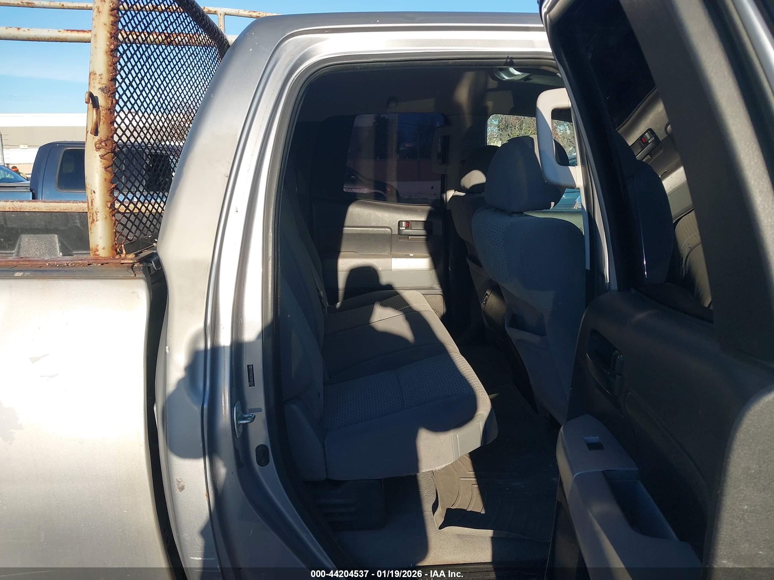 TOYOTA TUNDRA image 8