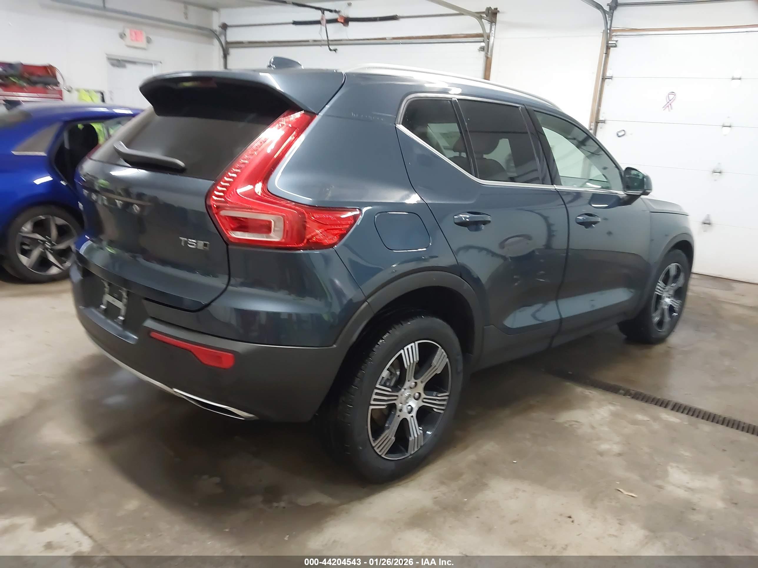 VOLVO XC40 image 4
