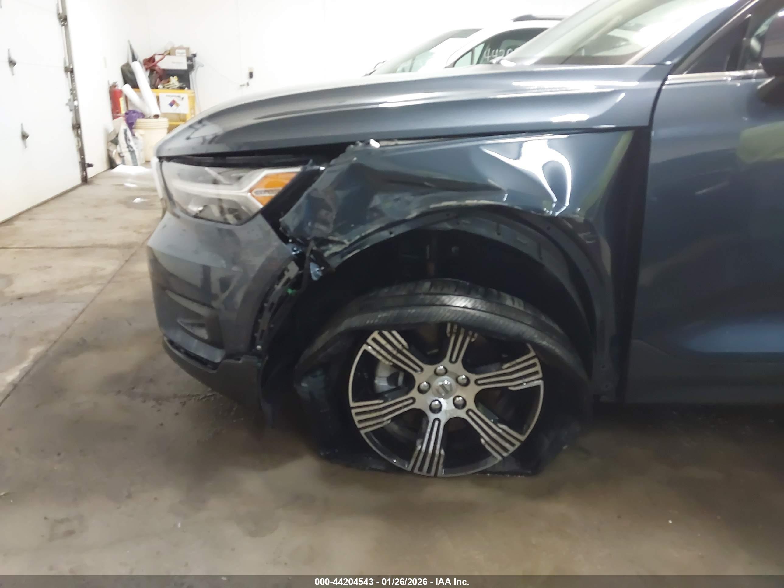 VOLVO XC40 image 6