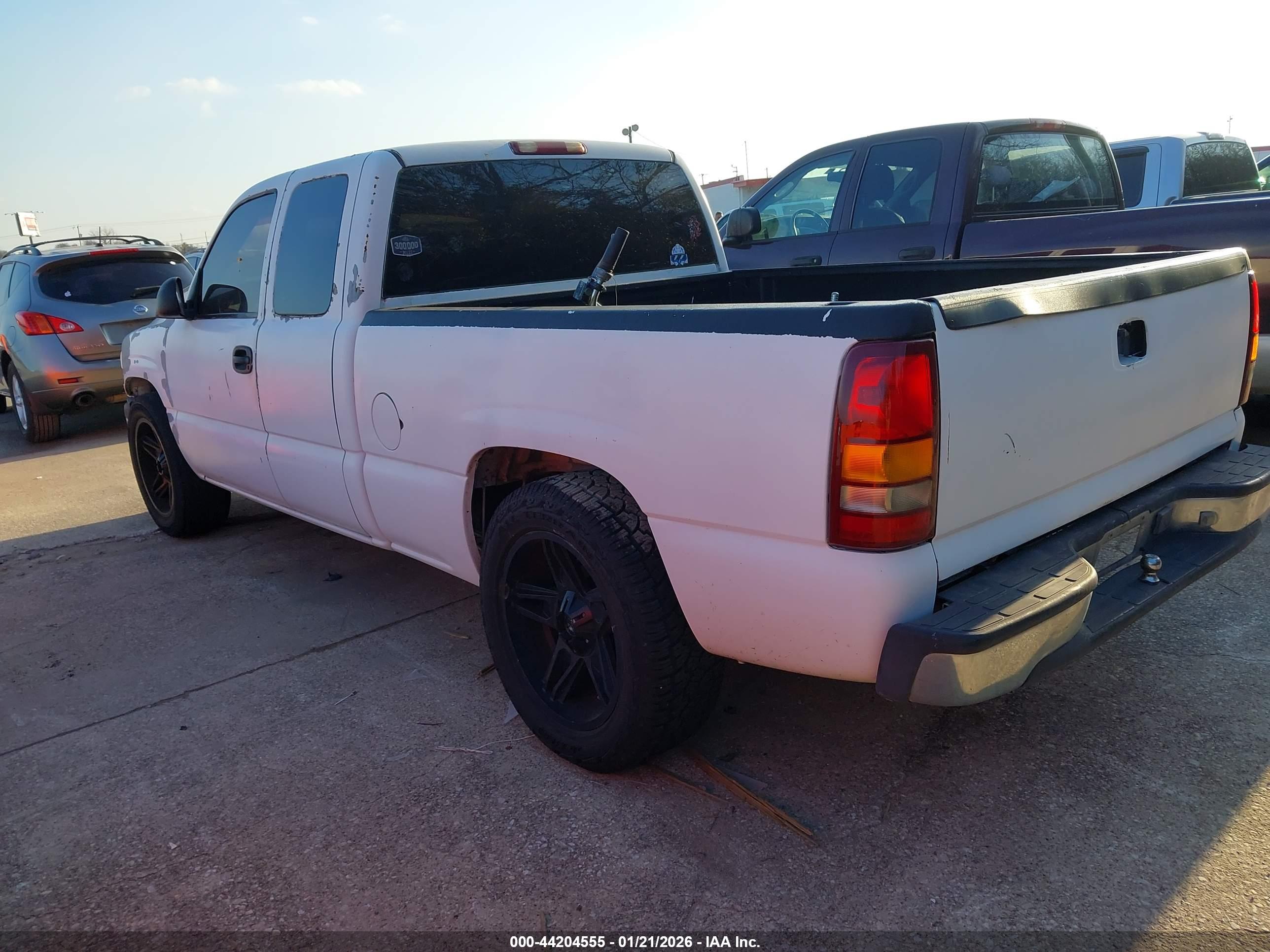CHEVROLET SILVERADO image 3