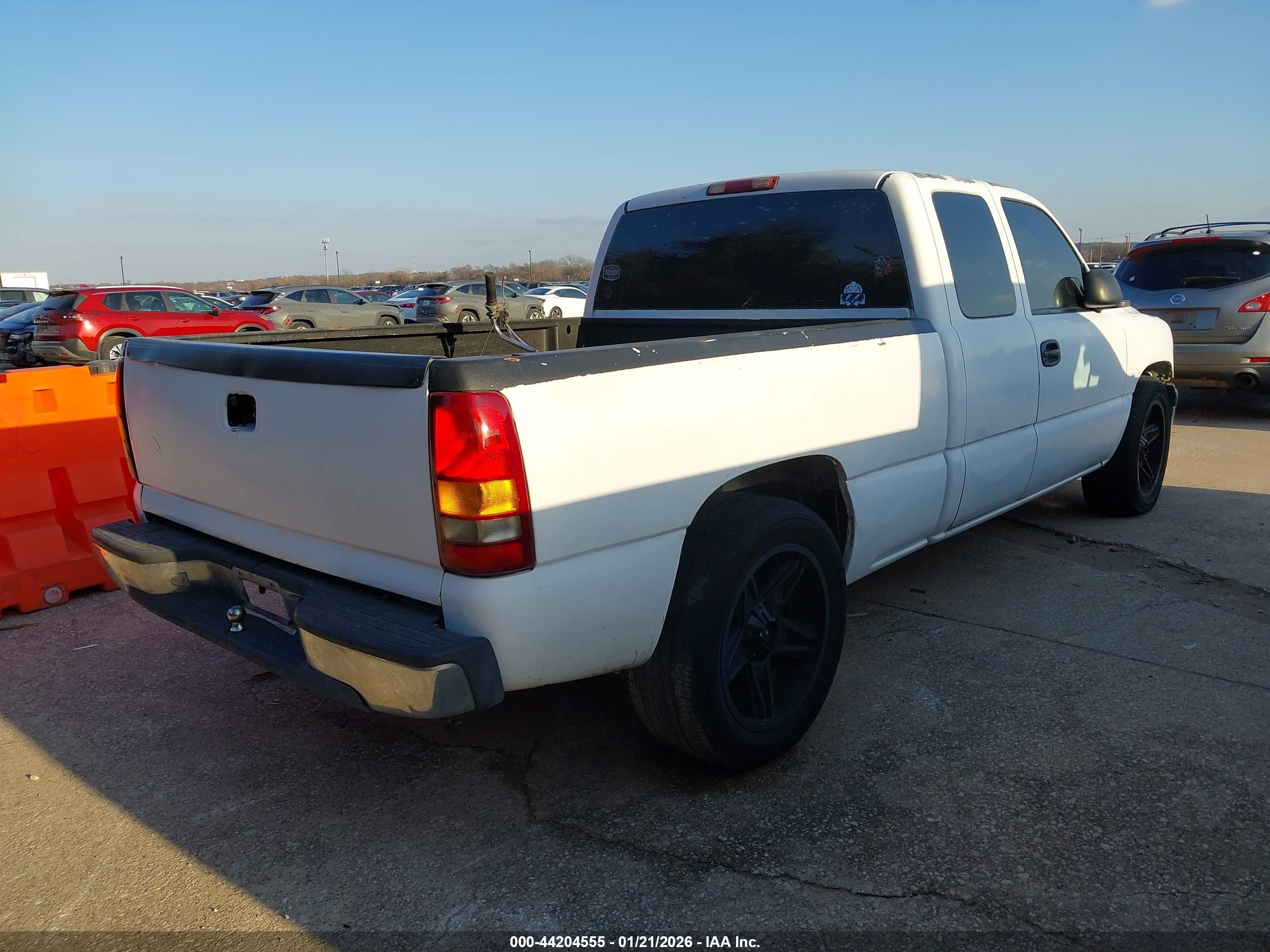 CHEVROLET SILVERADO image 4