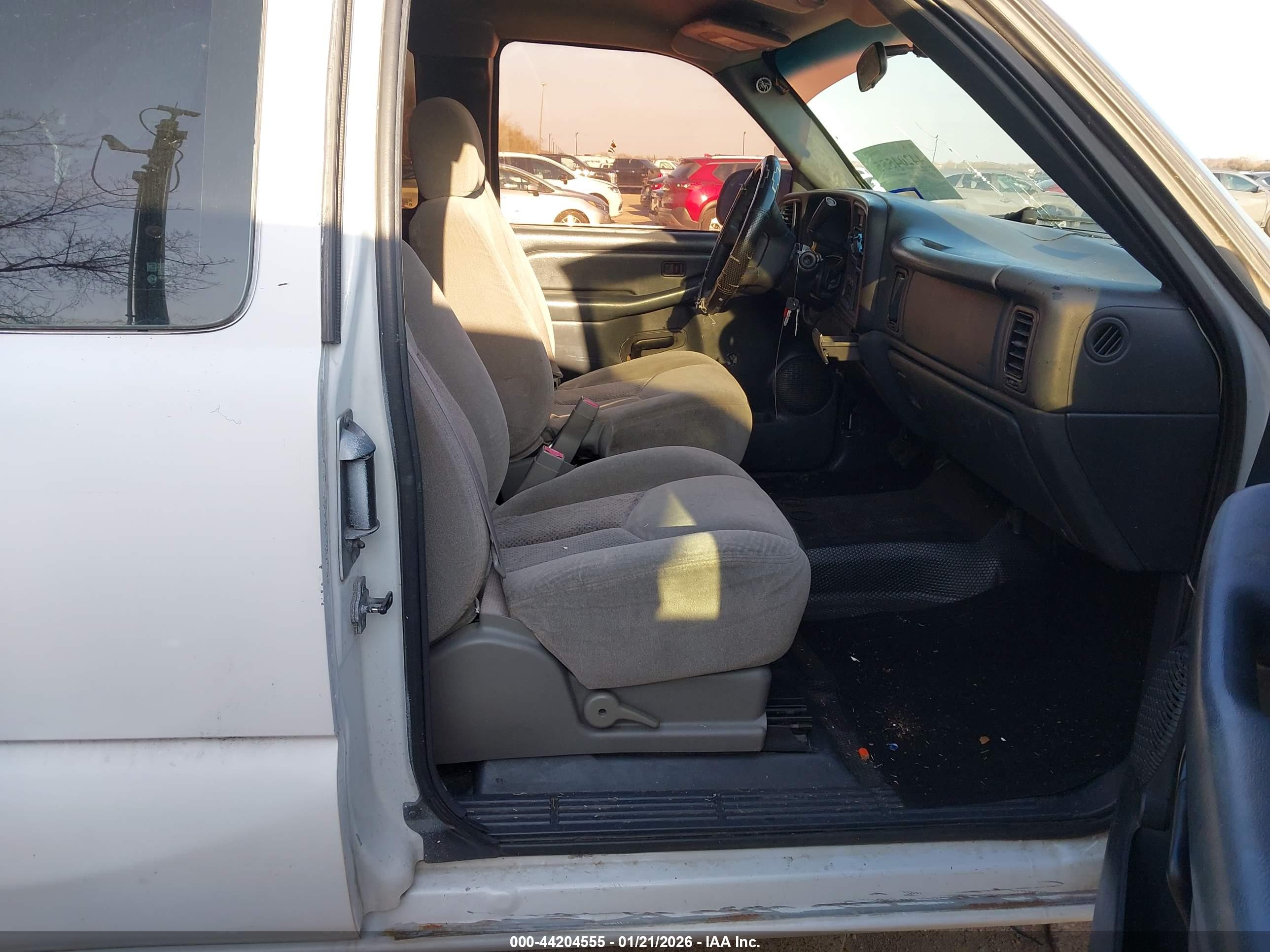CHEVROLET SILVERADO image 5