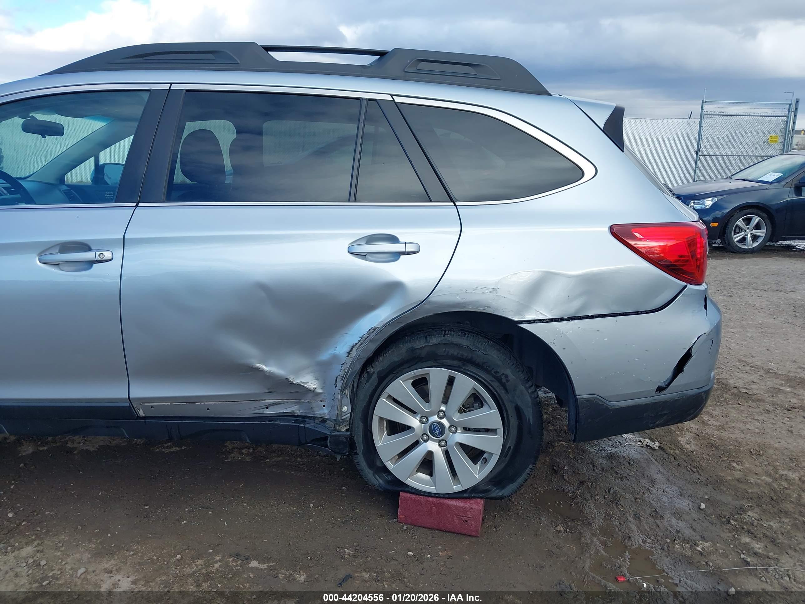 SUBARU OUTBACK image 6