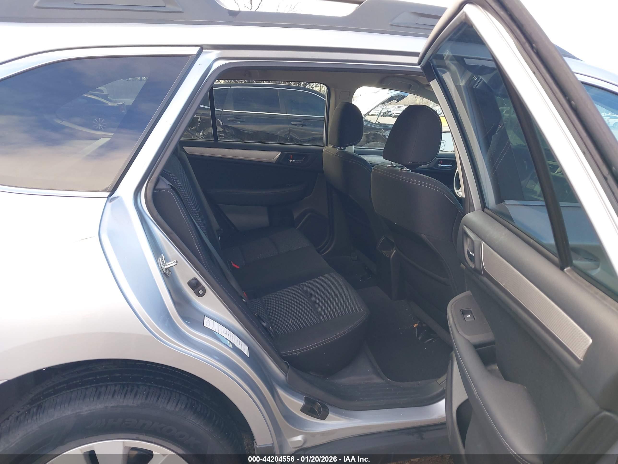 SUBARU OUTBACK image 8