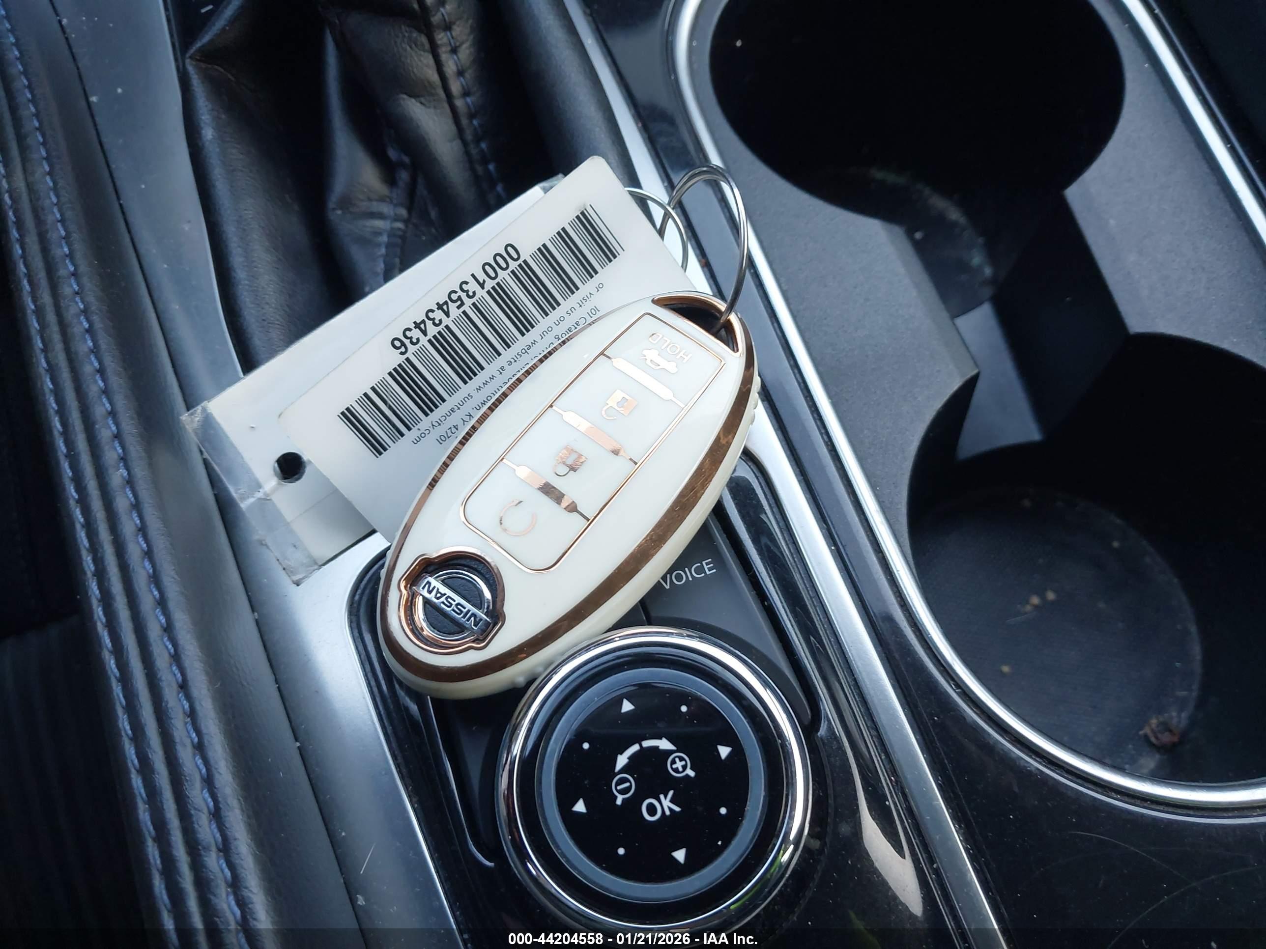 NISSAN MAXIMA image 11