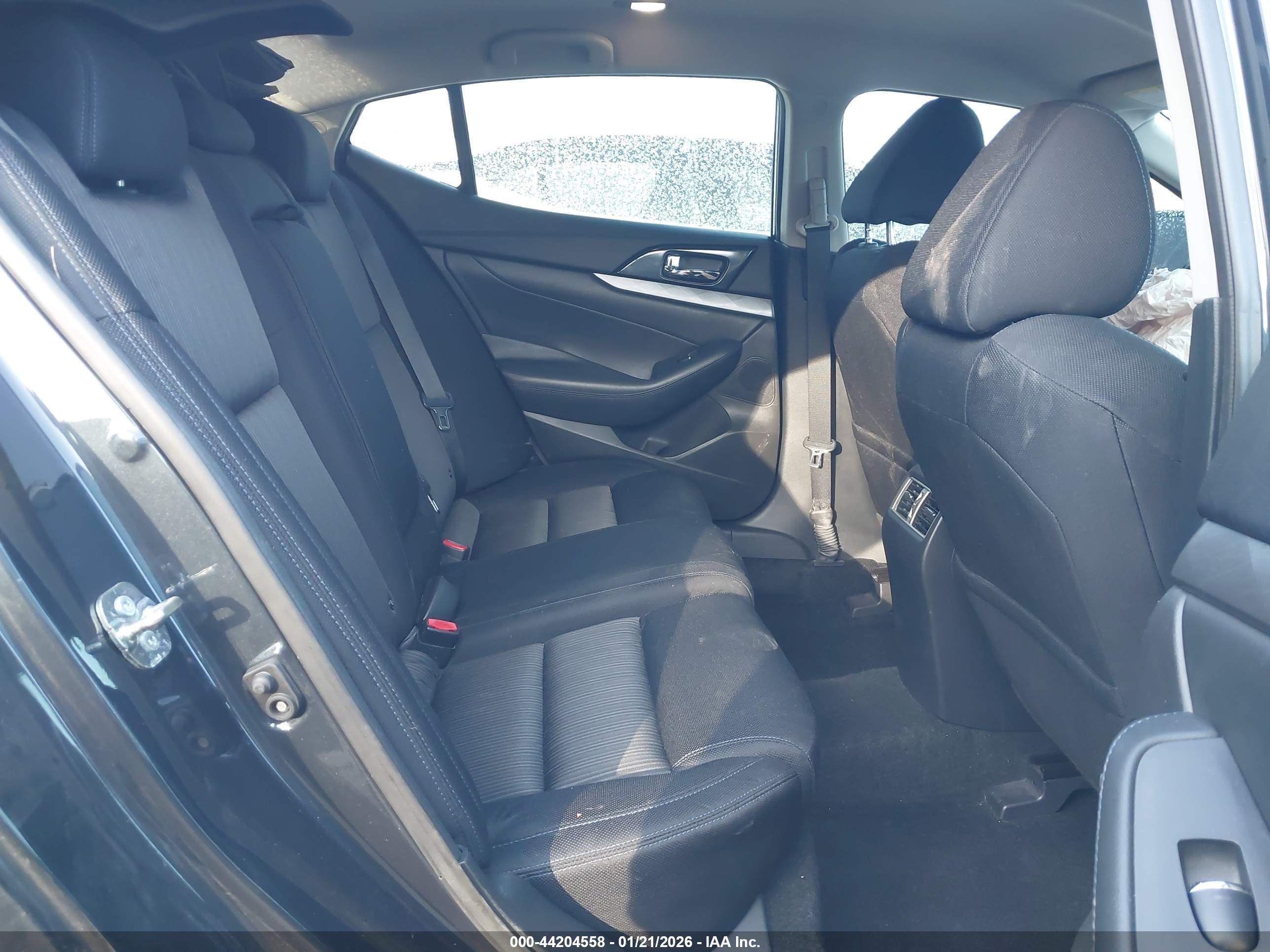 NISSAN MAXIMA image 8