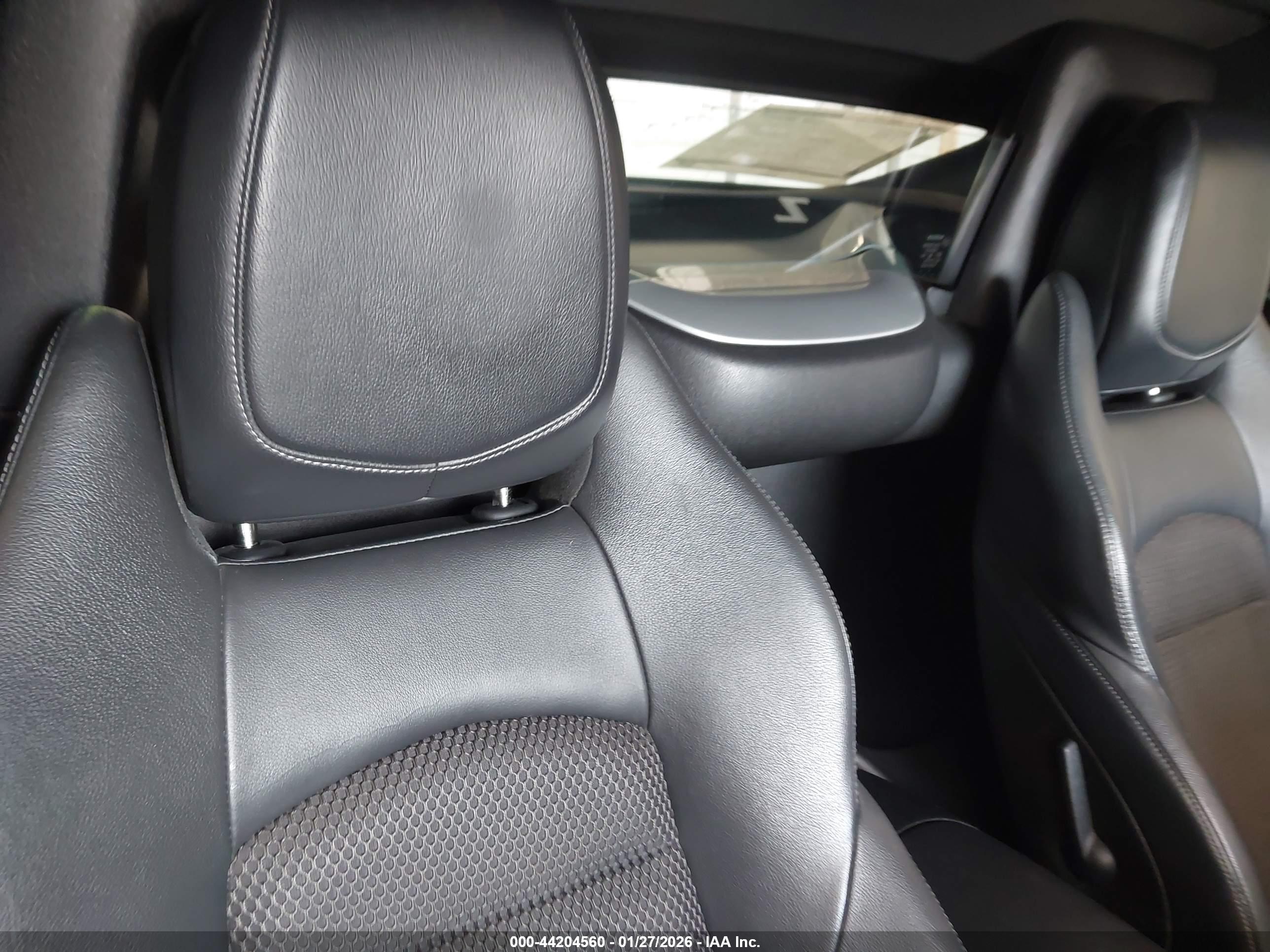 NISSAN 370Z image 8