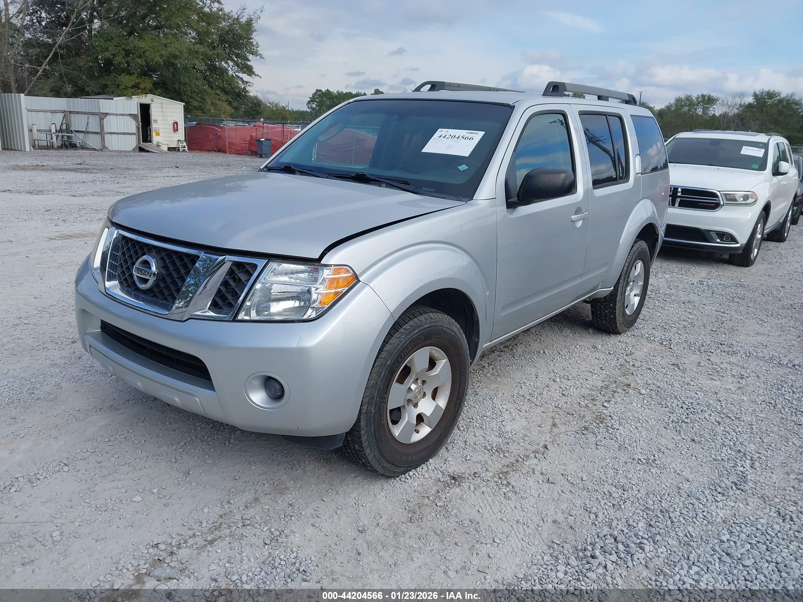 NISSAN PATHFINDER image 2