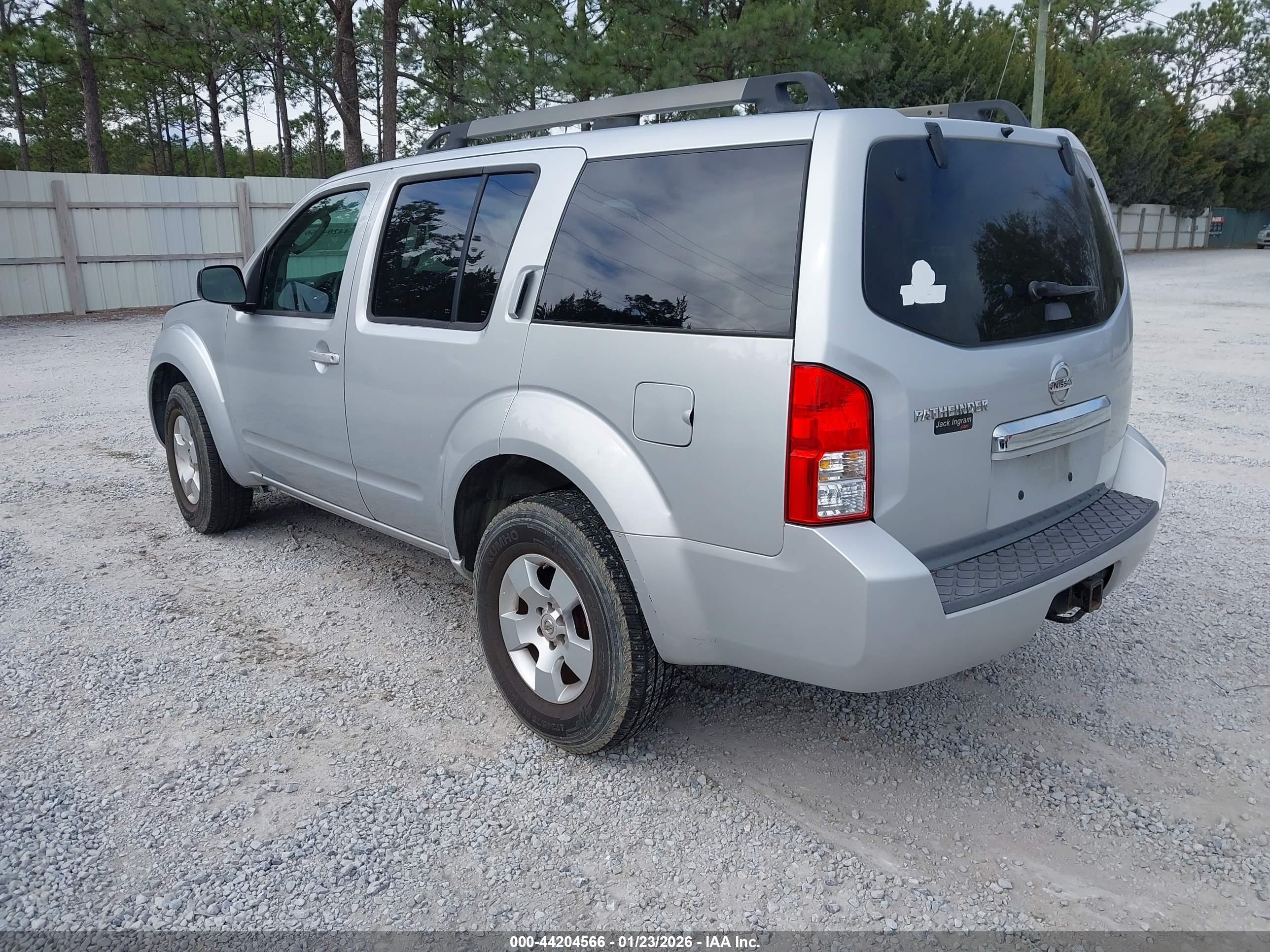 NISSAN PATHFINDER image 3