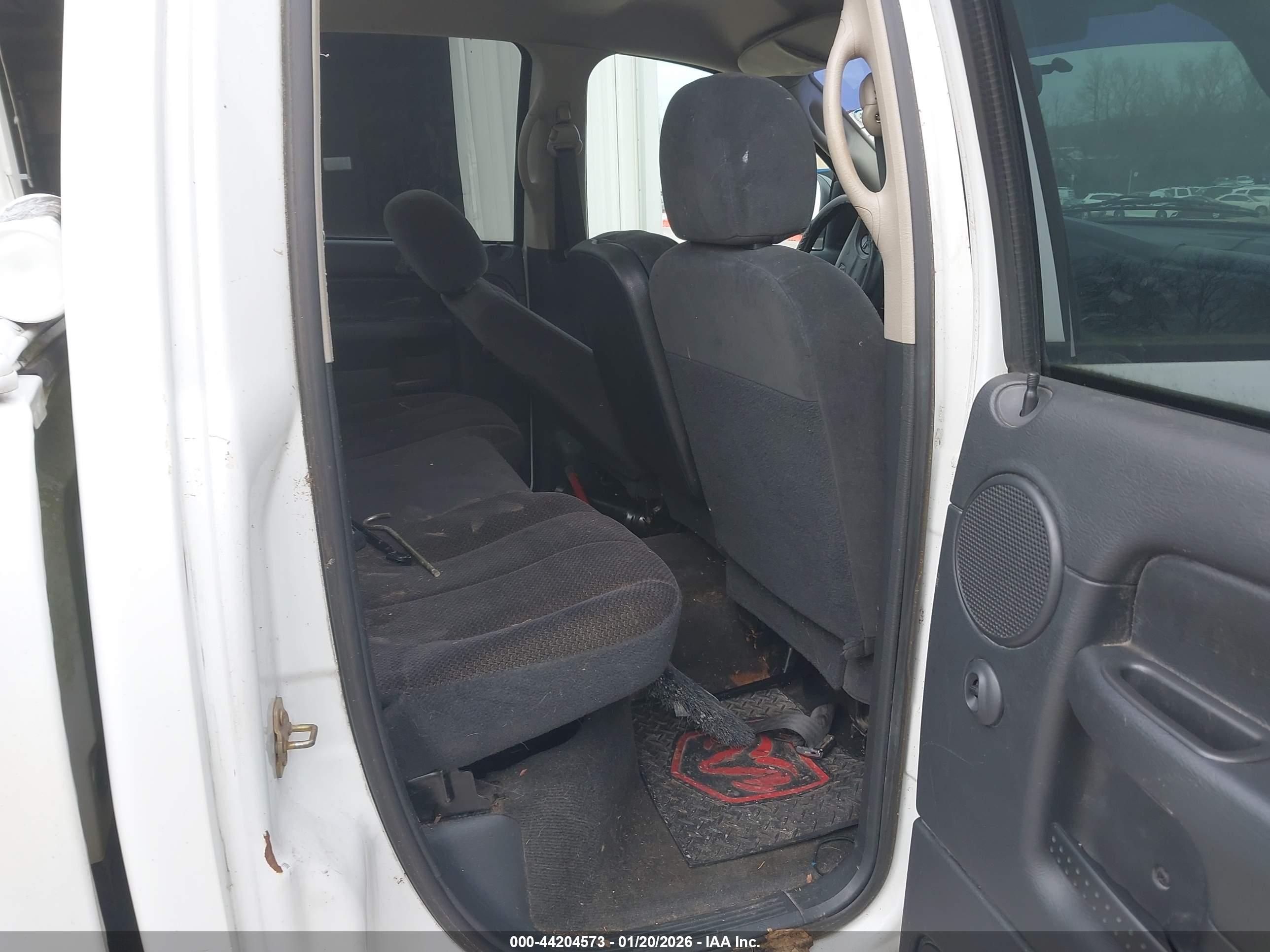 DODGE RAM image 8