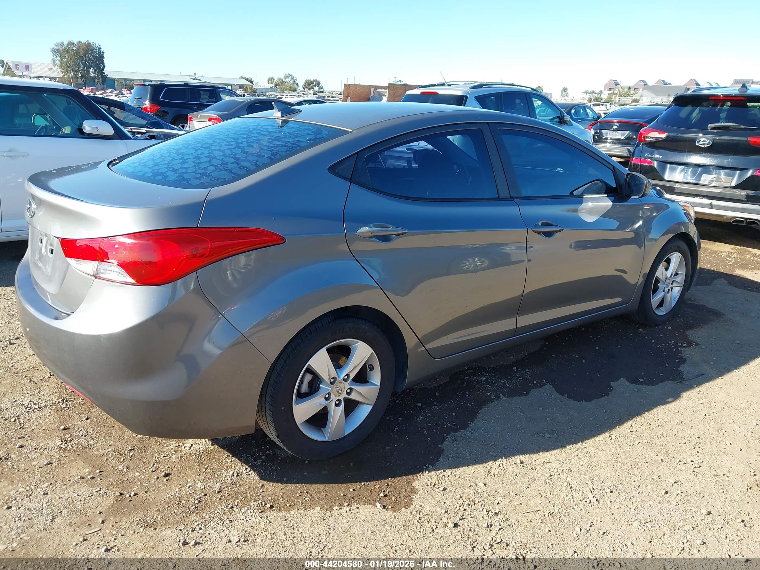 HYUNDAI ELANTRA image 4