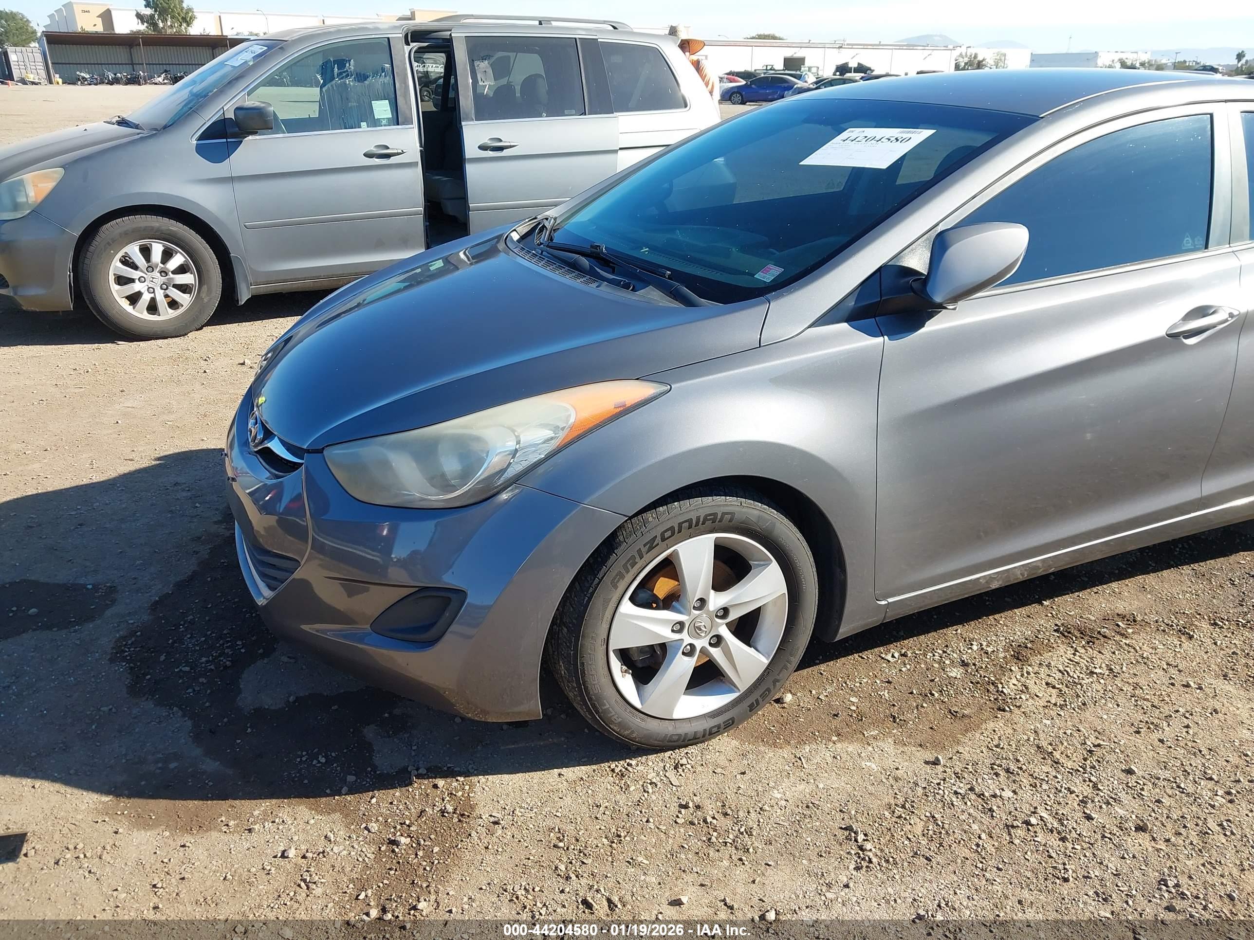 HYUNDAI ELANTRA image 6