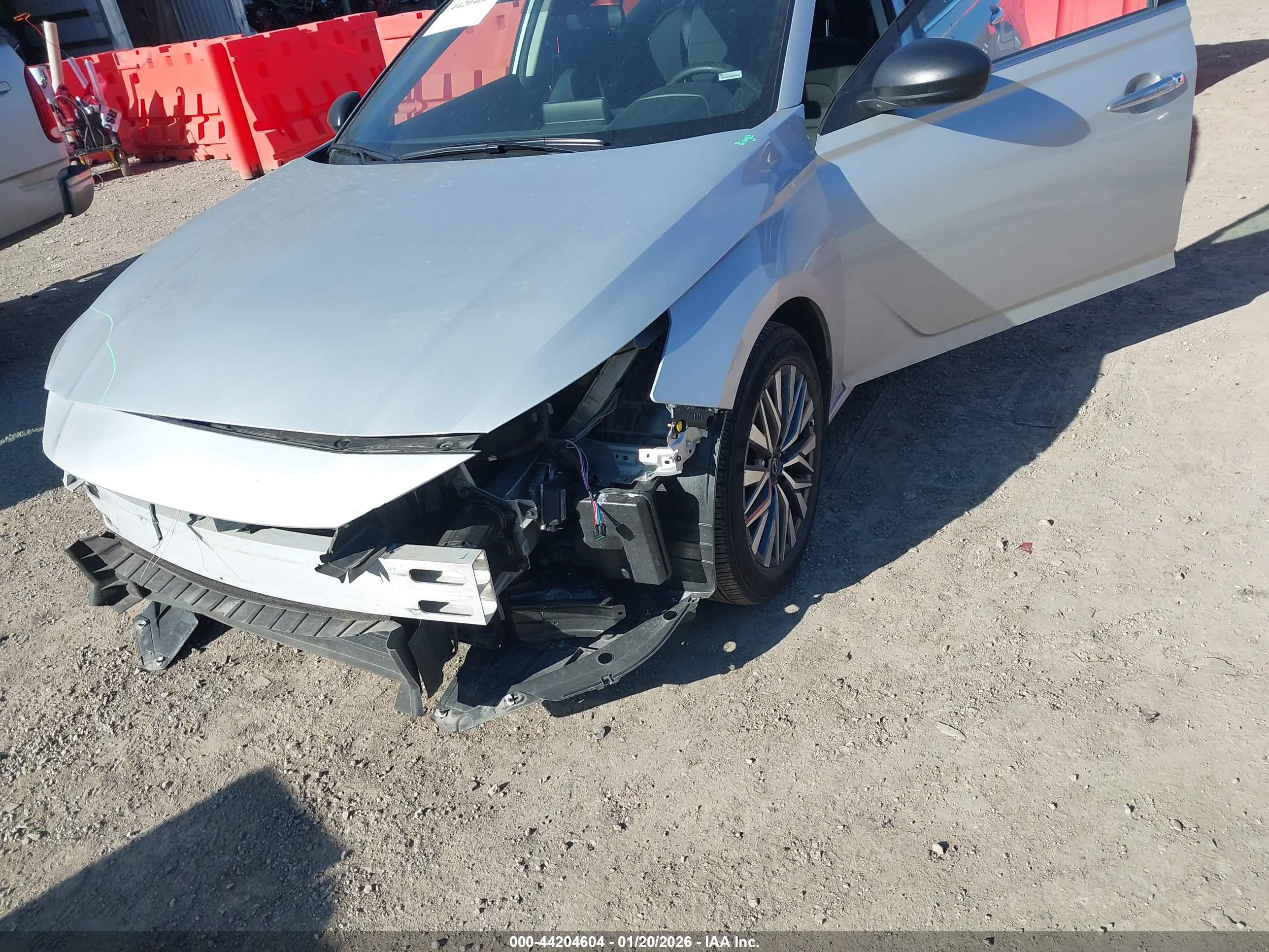 NISSAN ALTIMA image 6