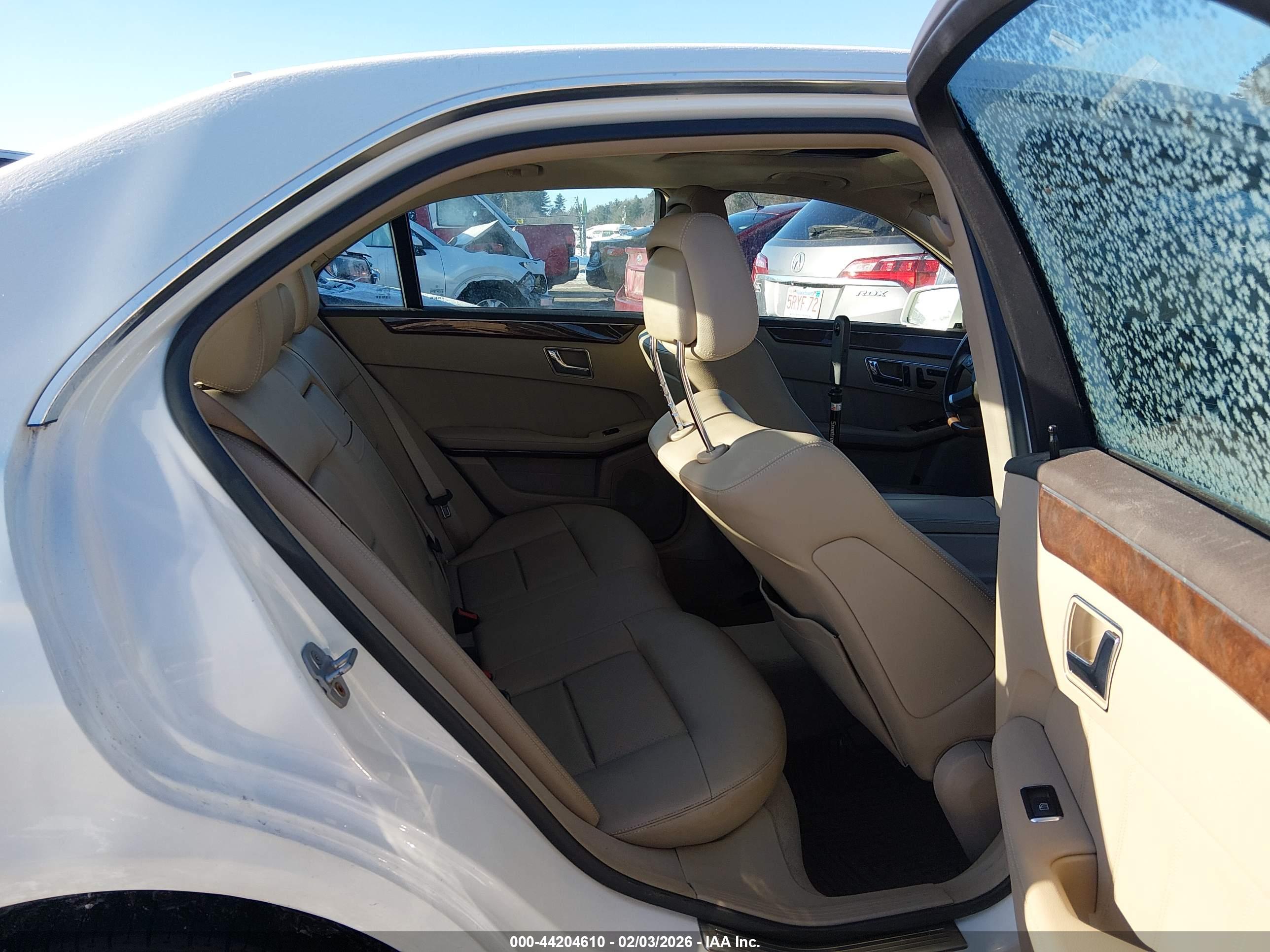 MERCEDES-BENZ E image 8