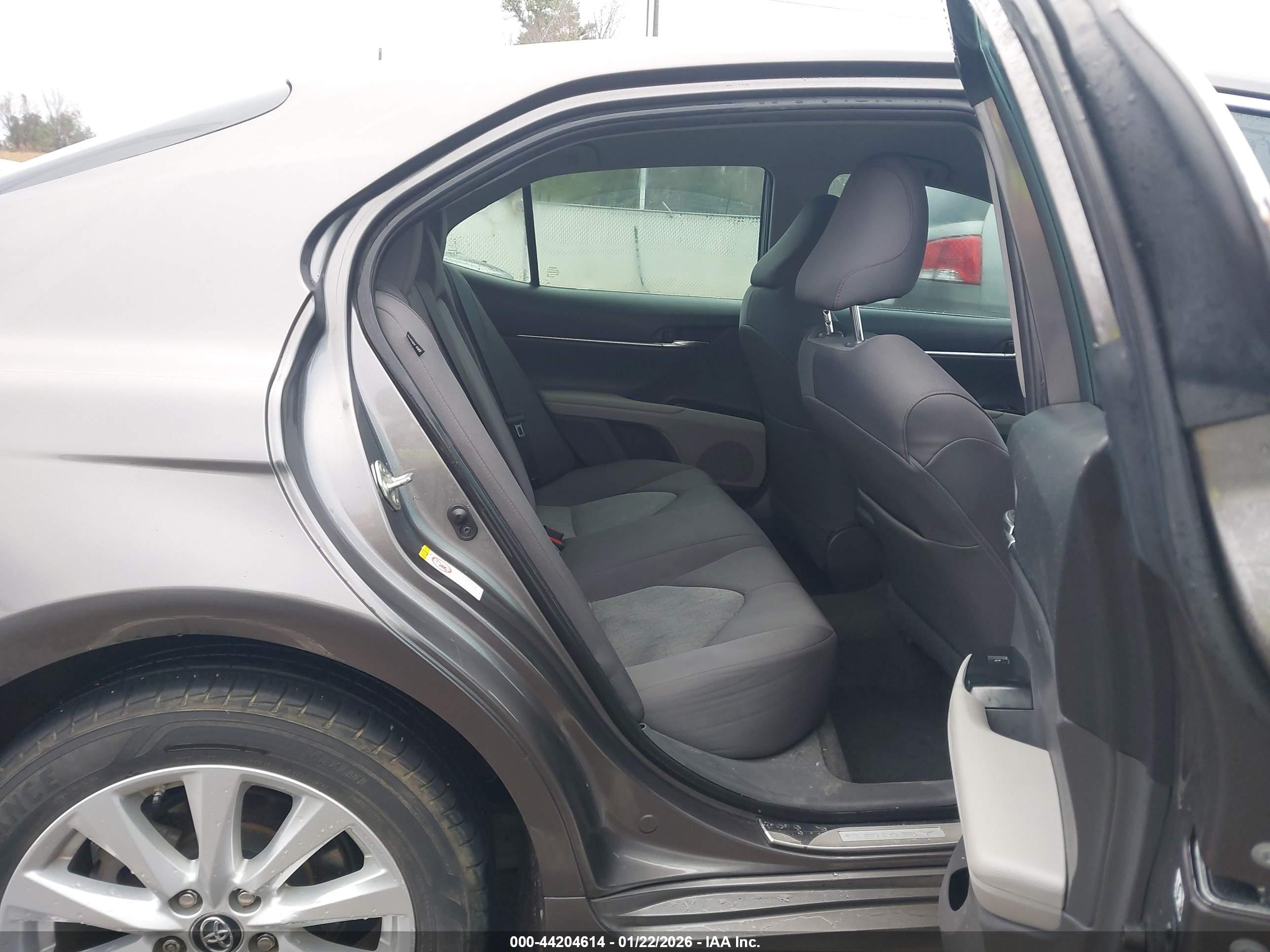 TOYOTA CAMRY image 8
