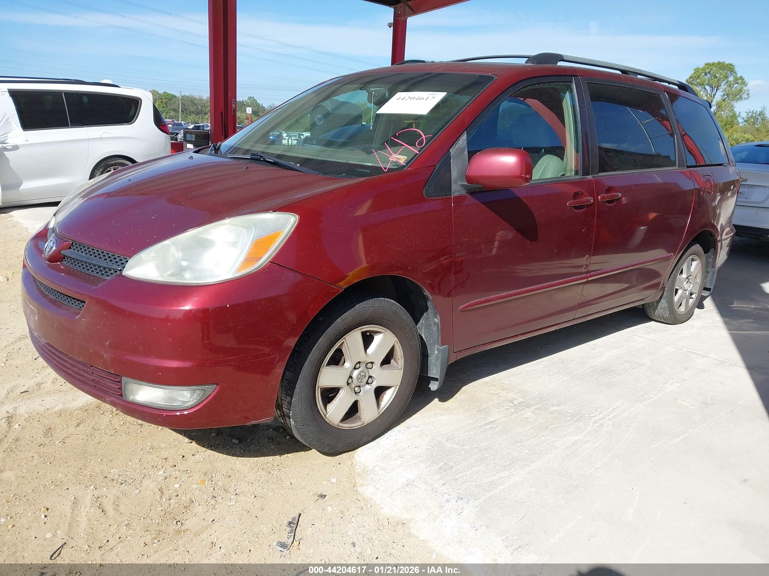 TOYOTA SIENNA image 2