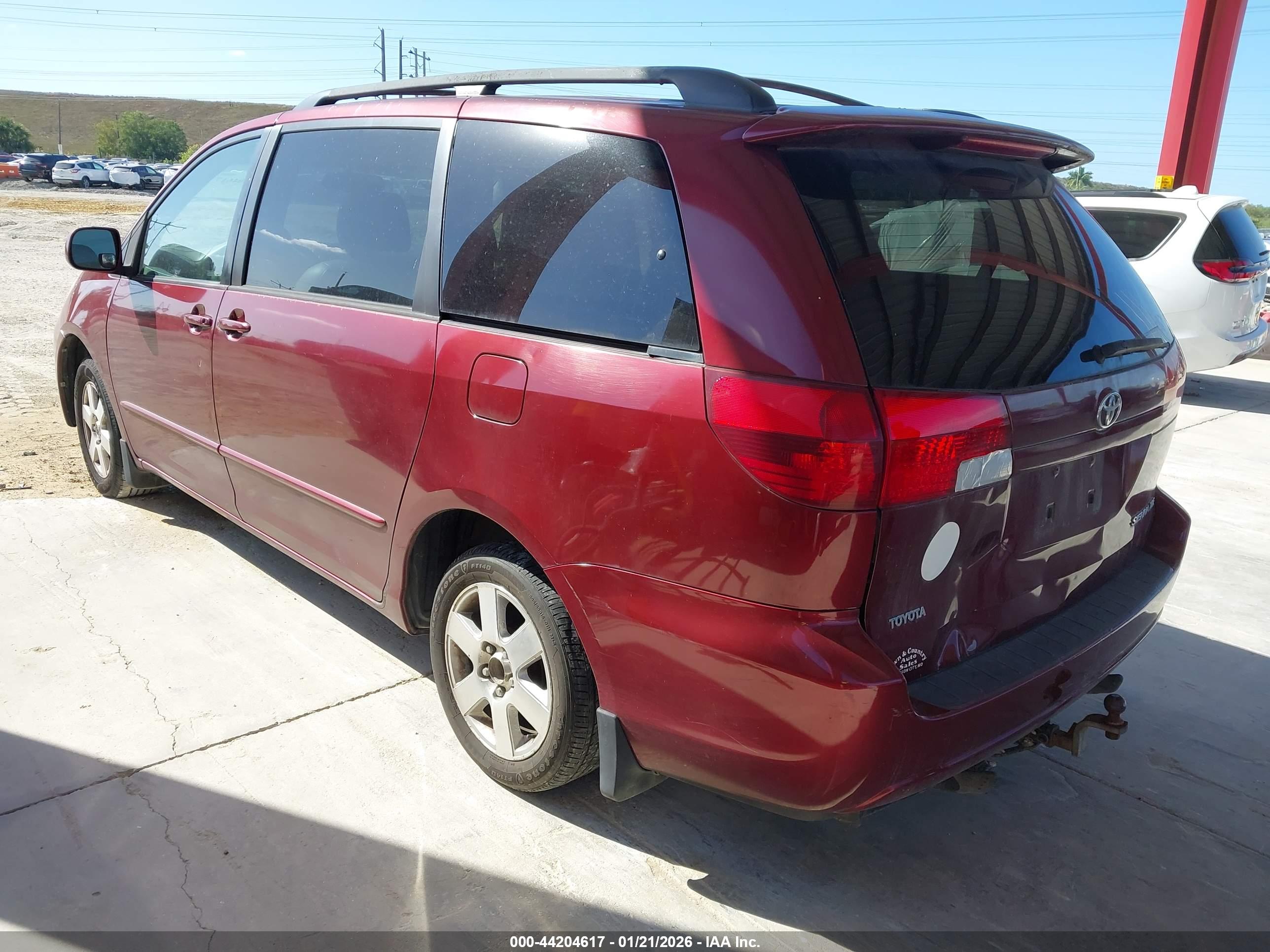 TOYOTA SIENNA image 3