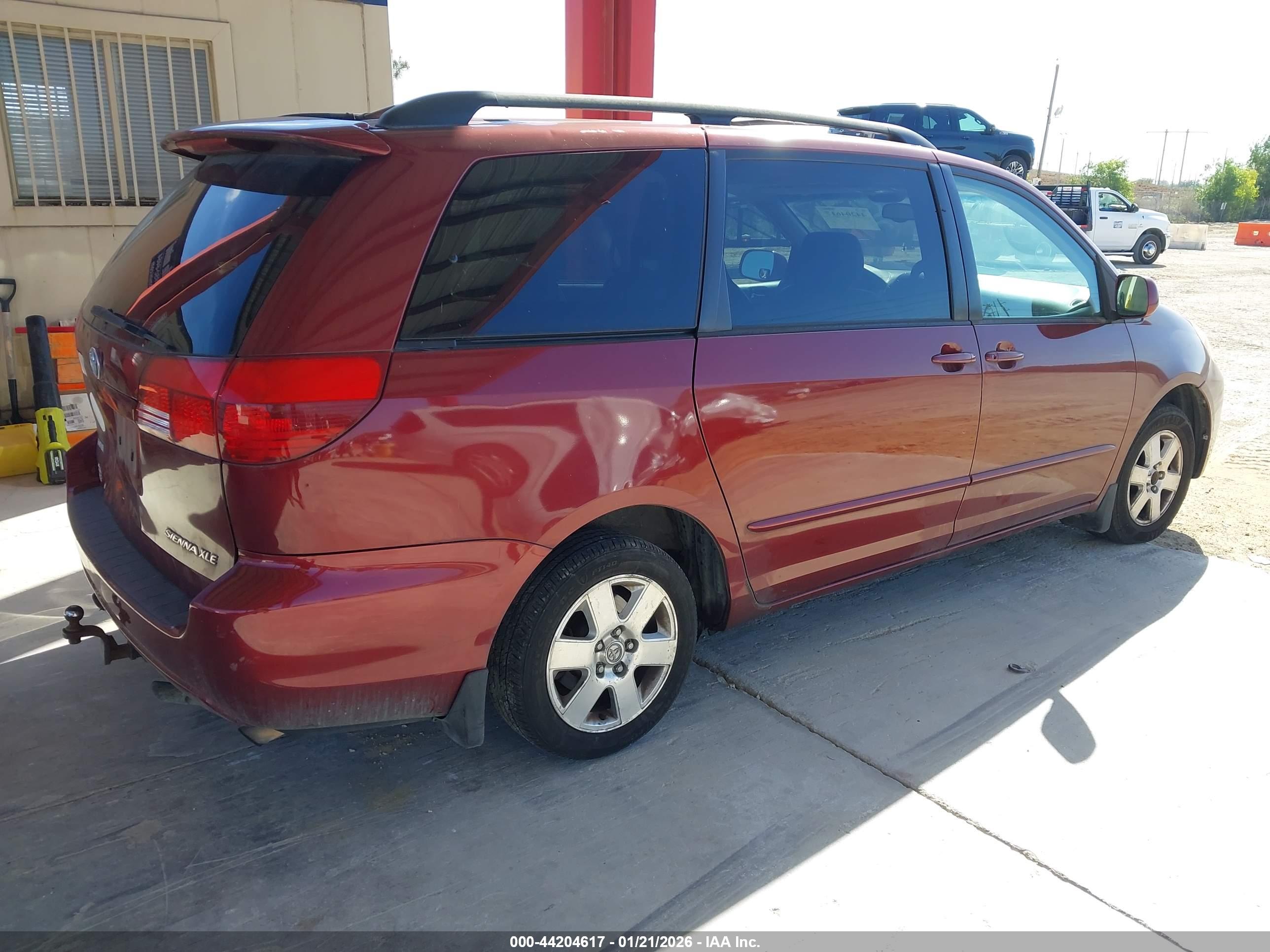 TOYOTA SIENNA image 4