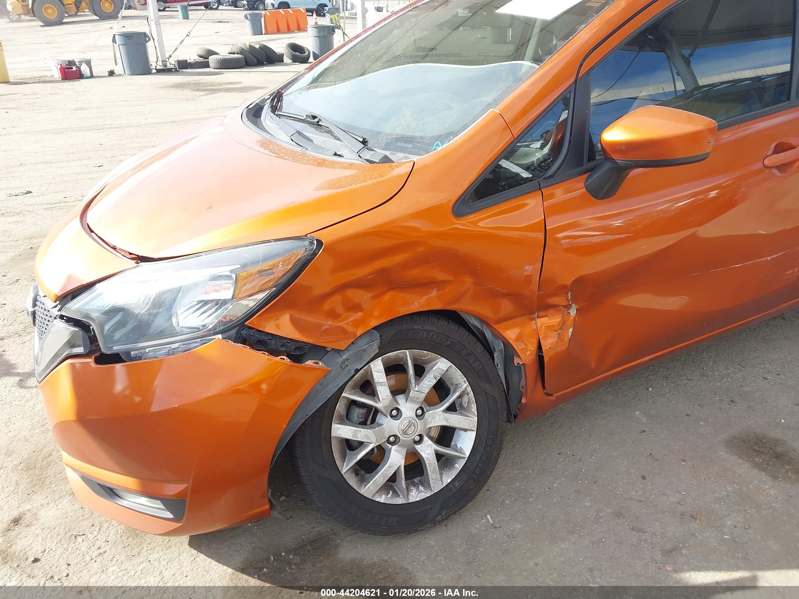 NISSAN VERSA image 6