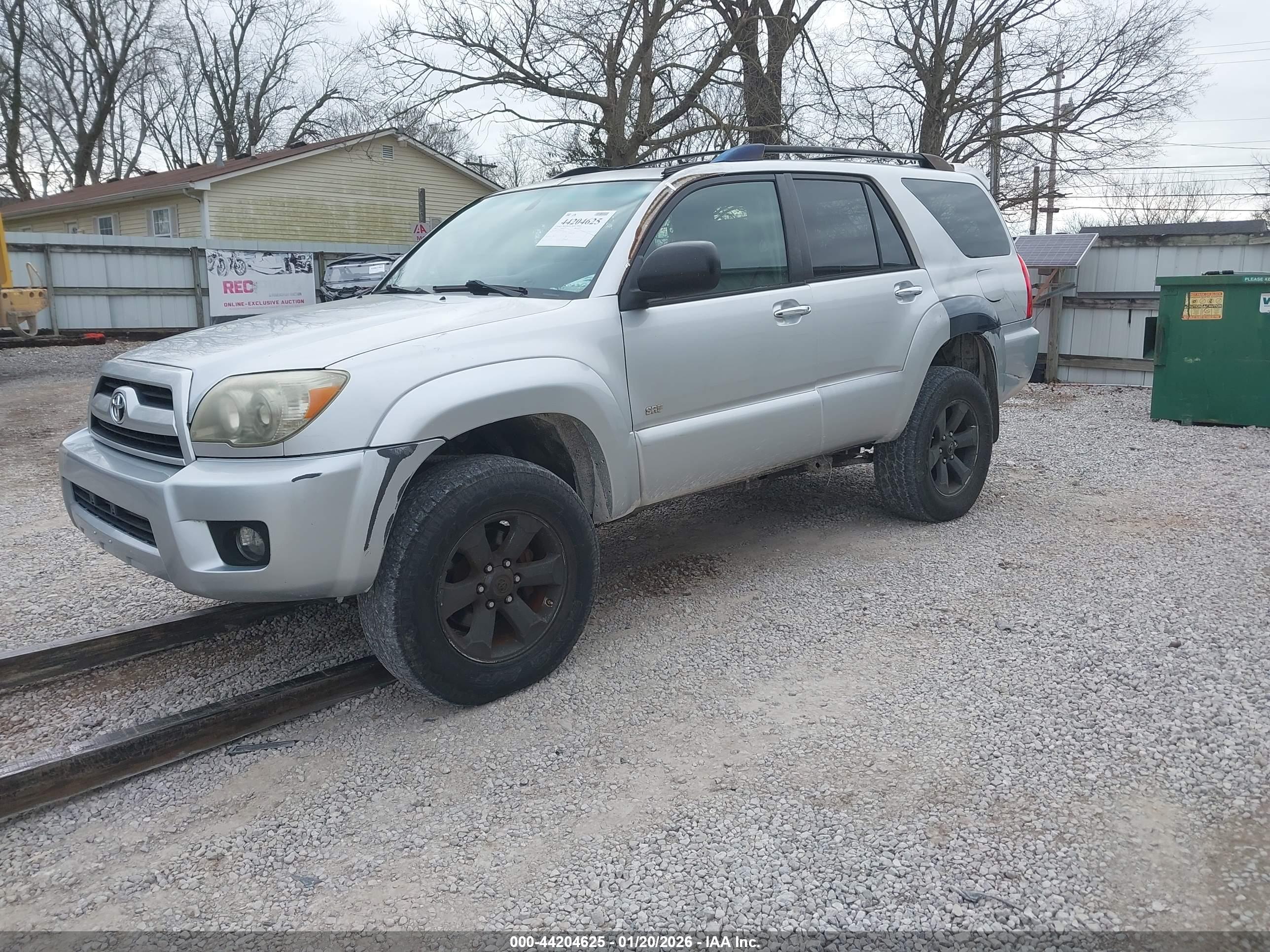 TOYOTA 4RUNNER image 2
