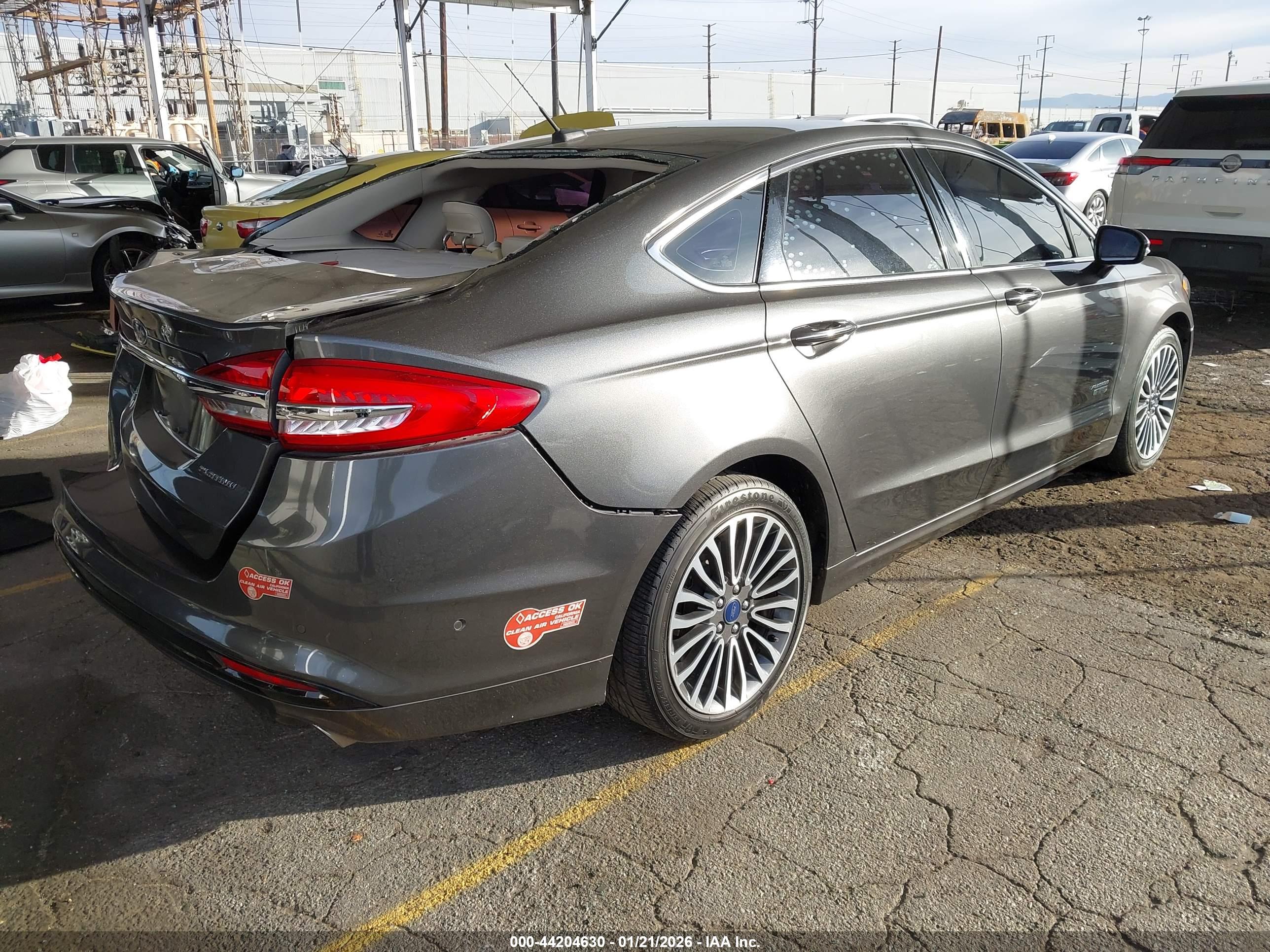FORD FUSION image 4