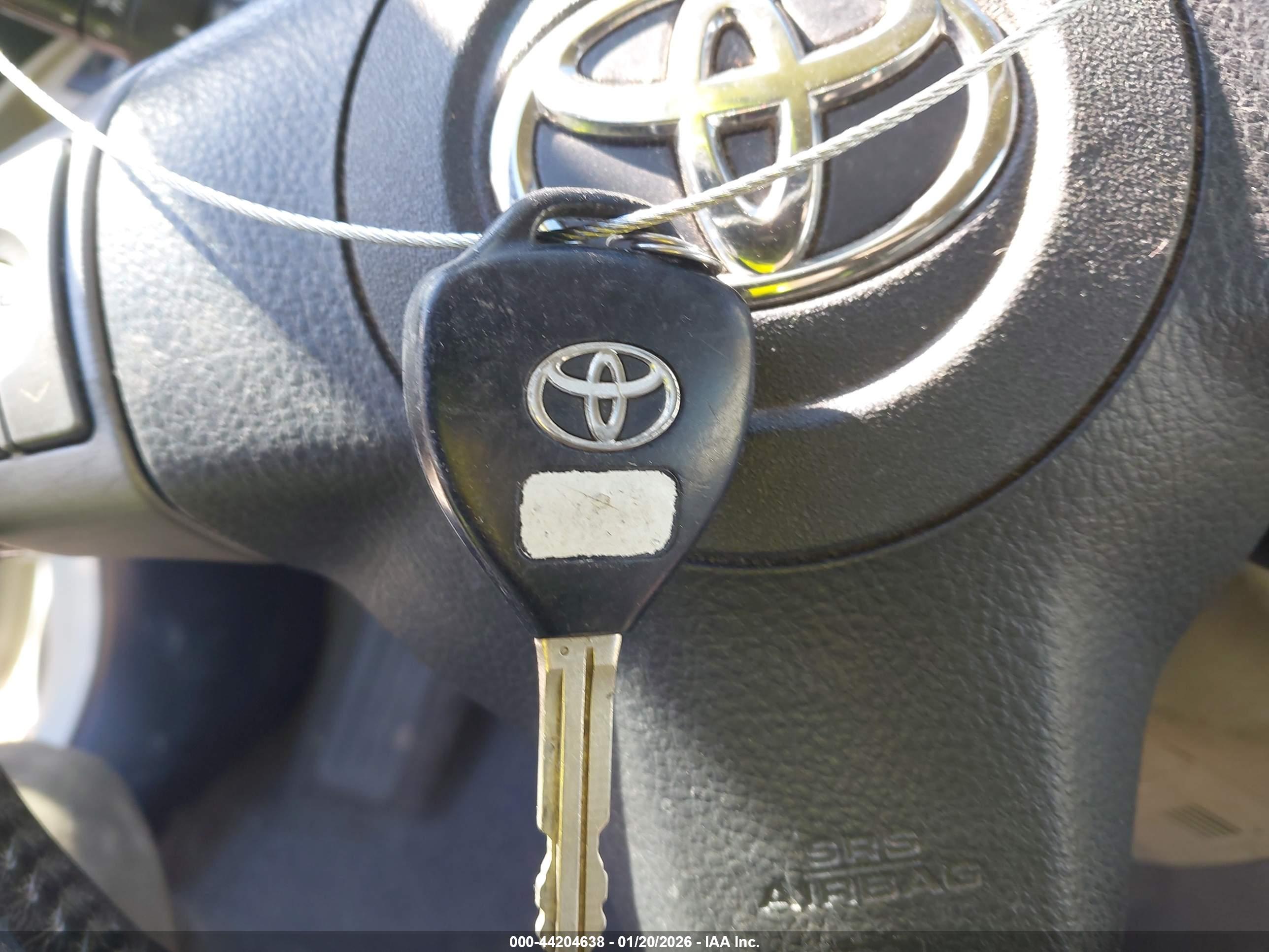 TOYOTA RAV4 image 11