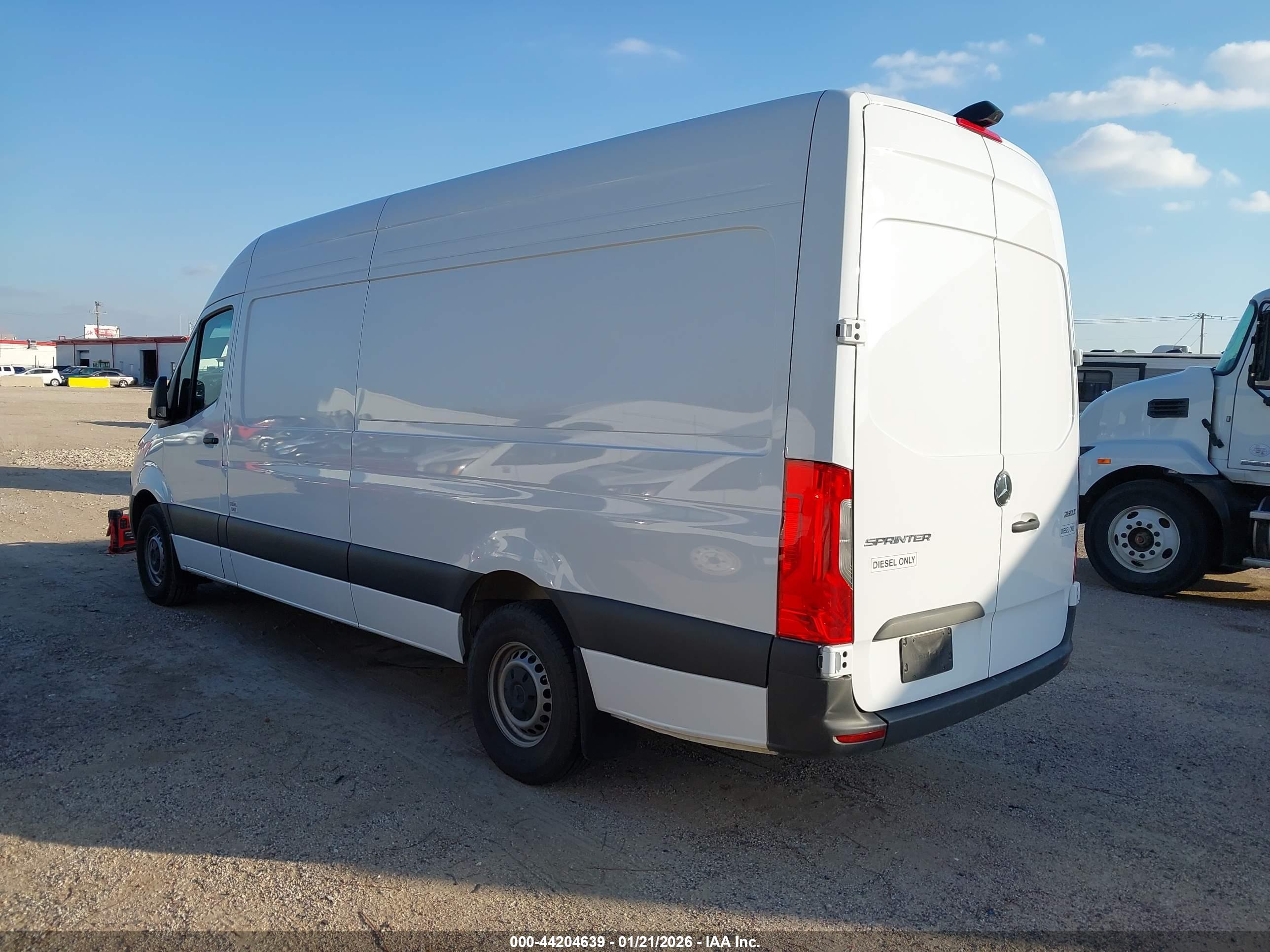 MERCEDES-BENZ SPRINTER image 3