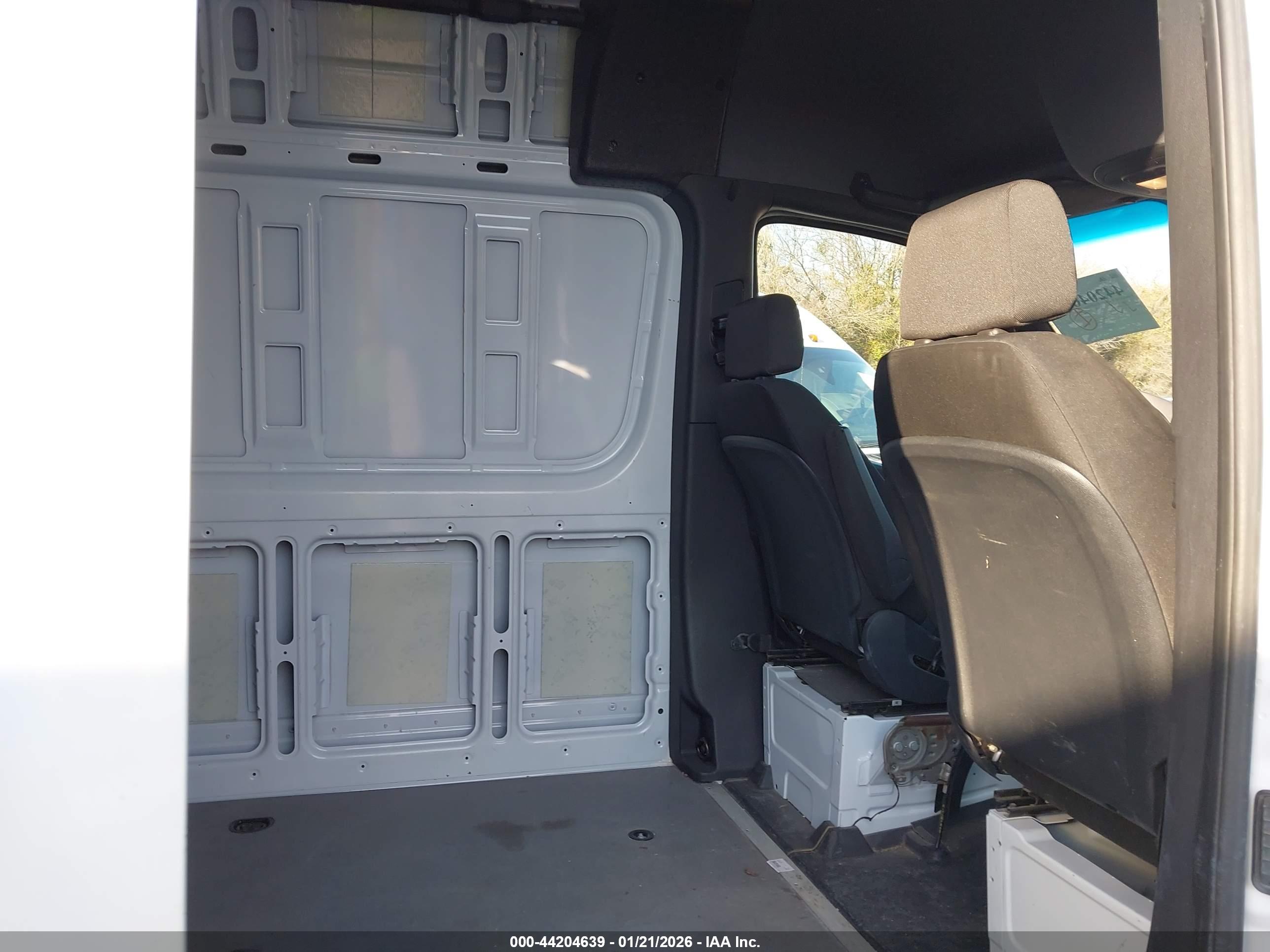 MERCEDES-BENZ SPRINTER image 8