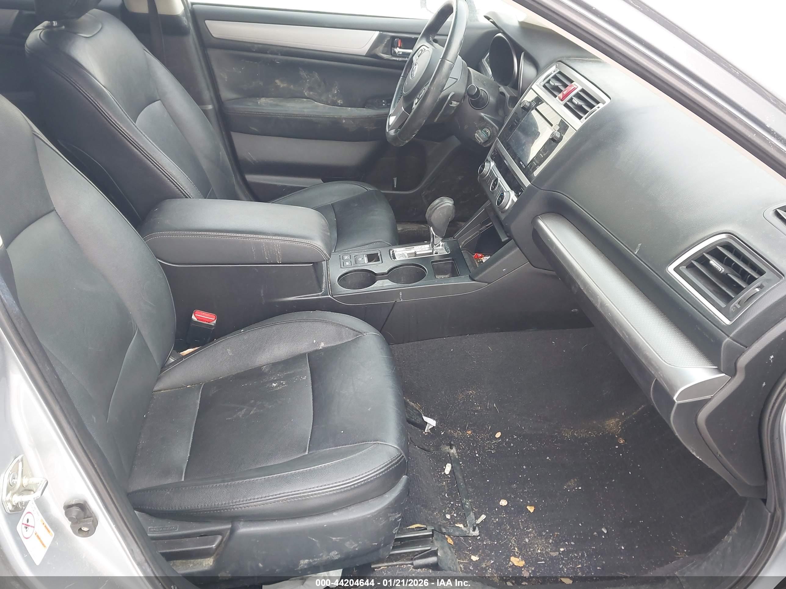 SUBARU OUTBACK image 5