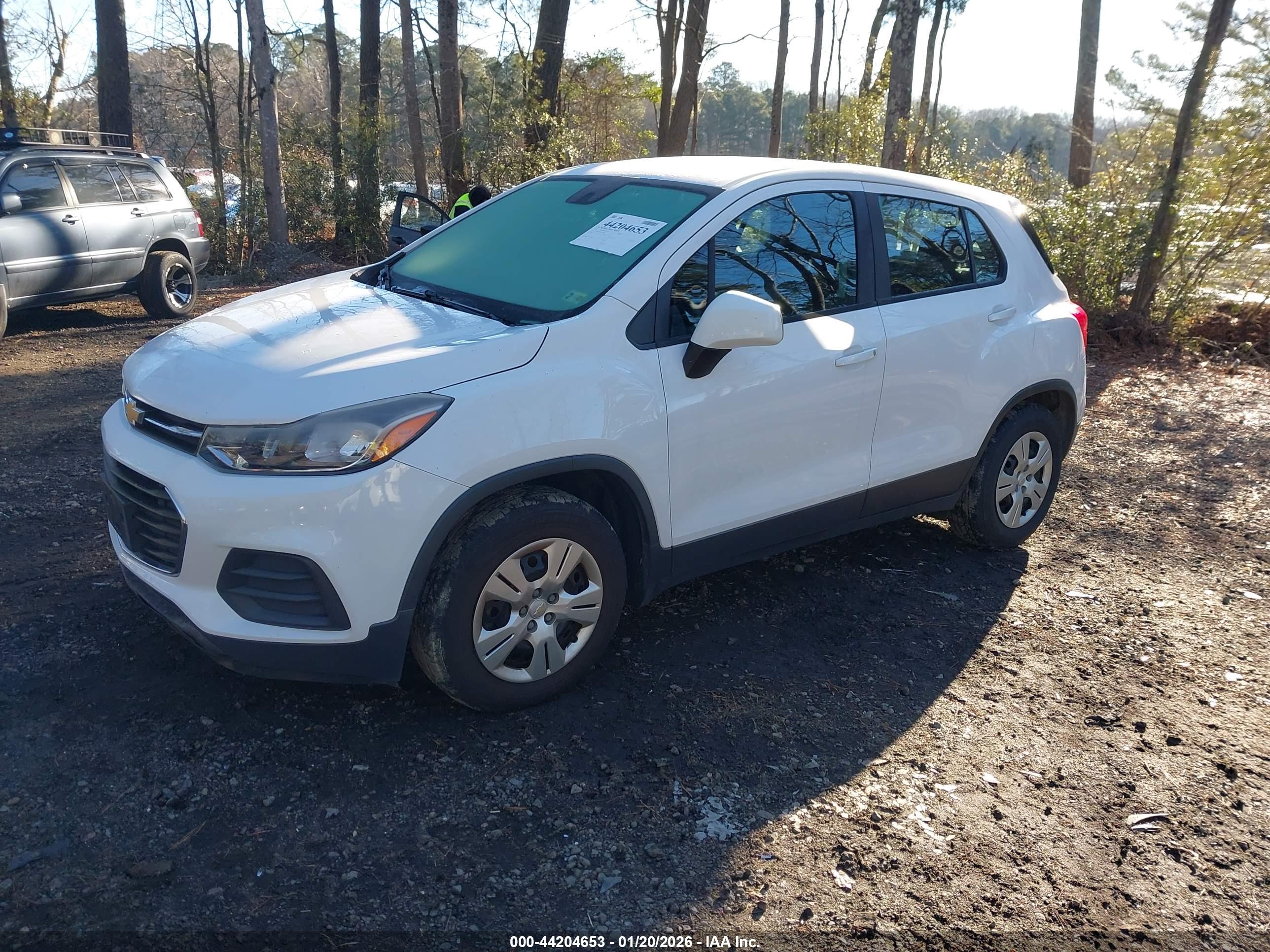 CHEVROLET TRAX image 2