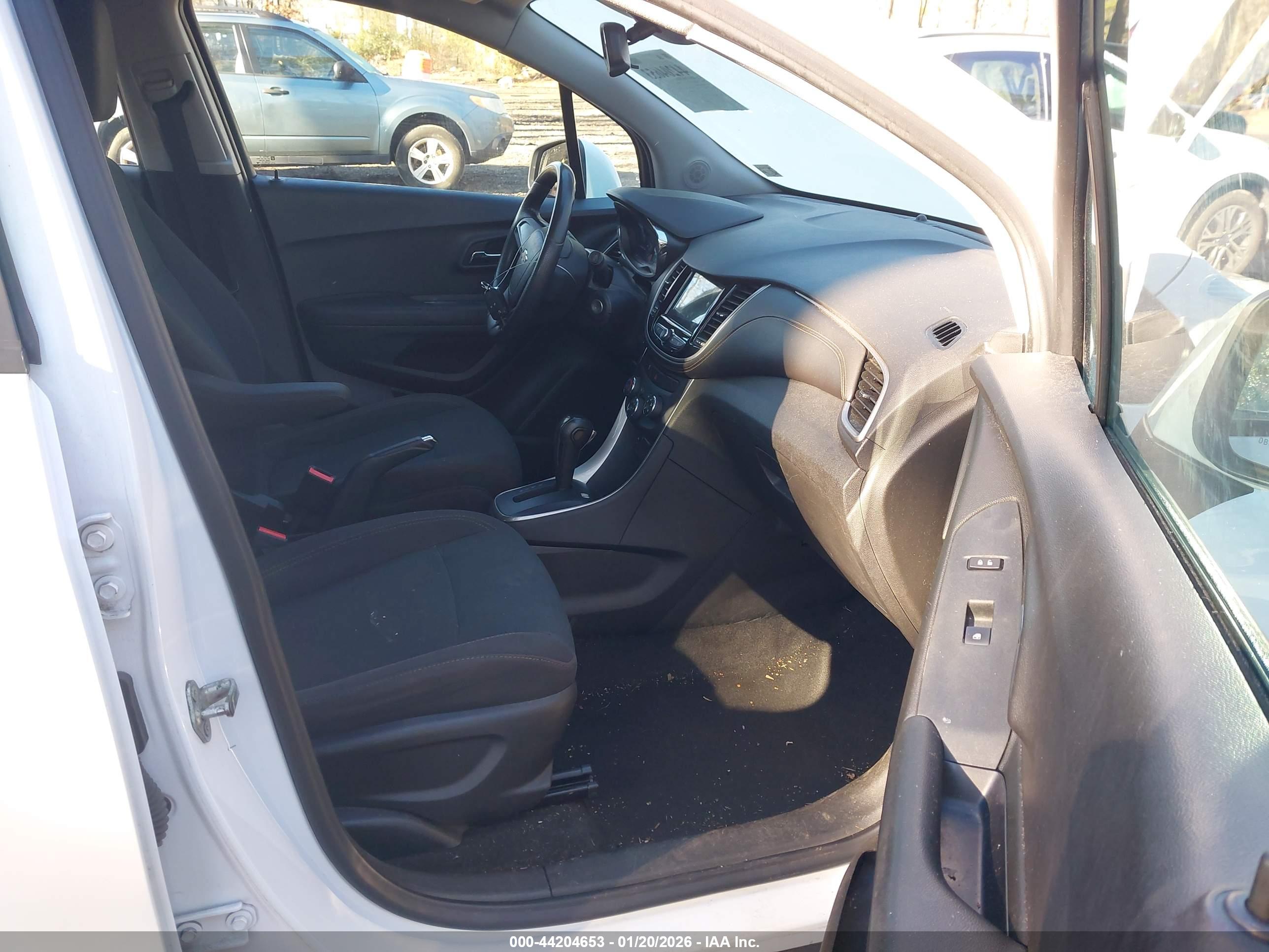 CHEVROLET TRAX image 5