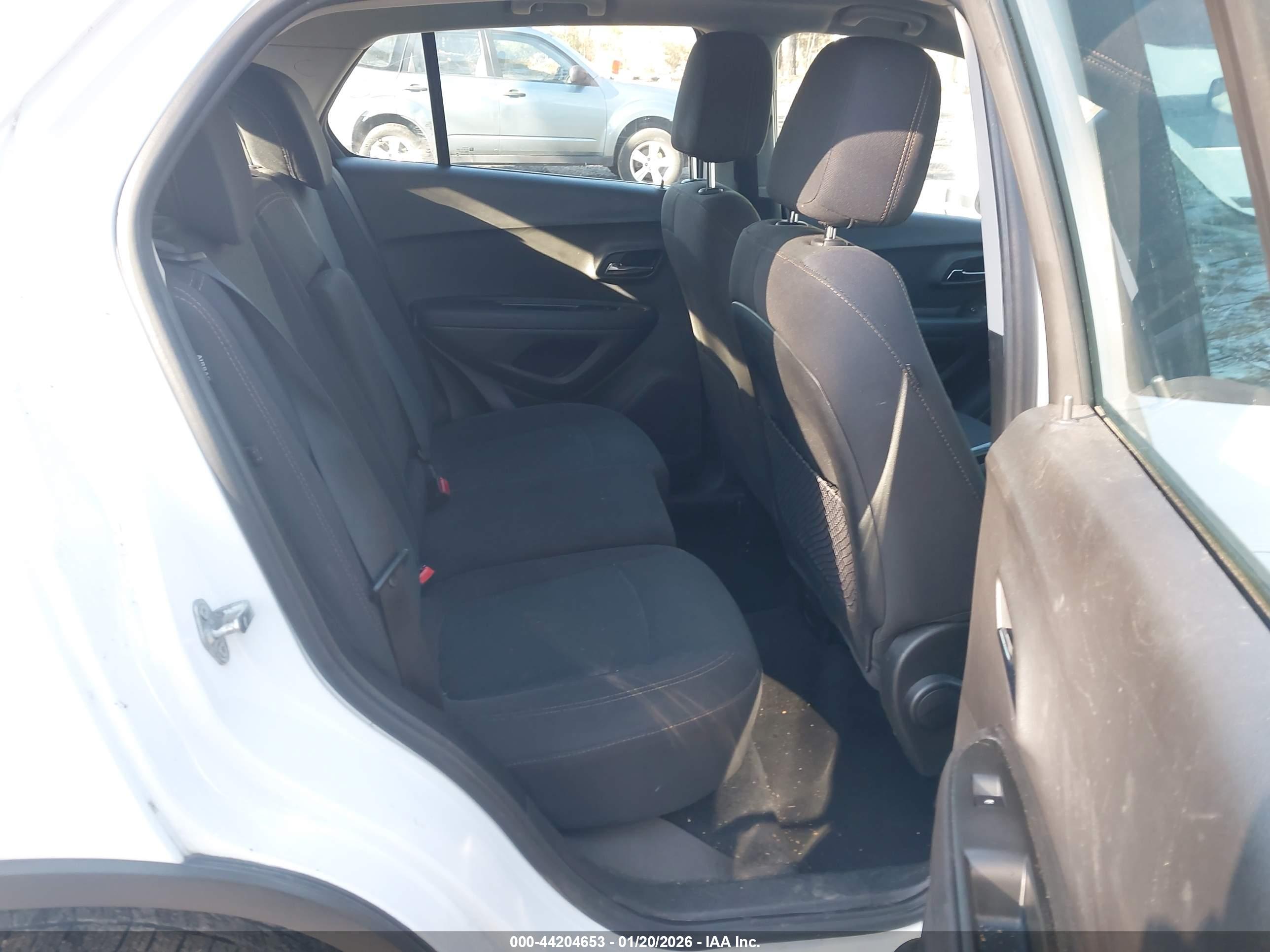 CHEVROLET TRAX image 8