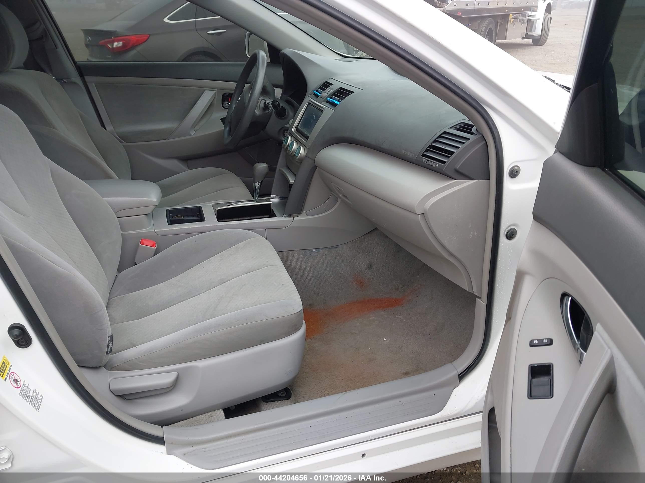 TOYOTA CAMRY image 5