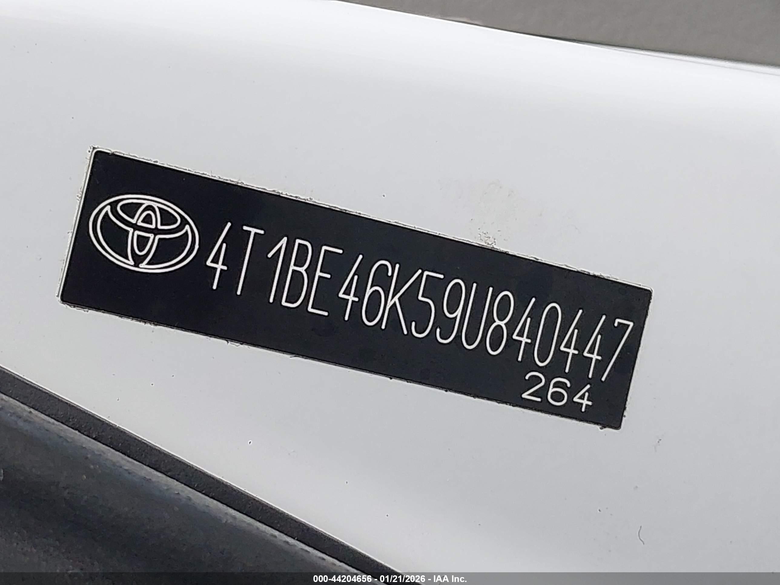 TOYOTA CAMRY image 9