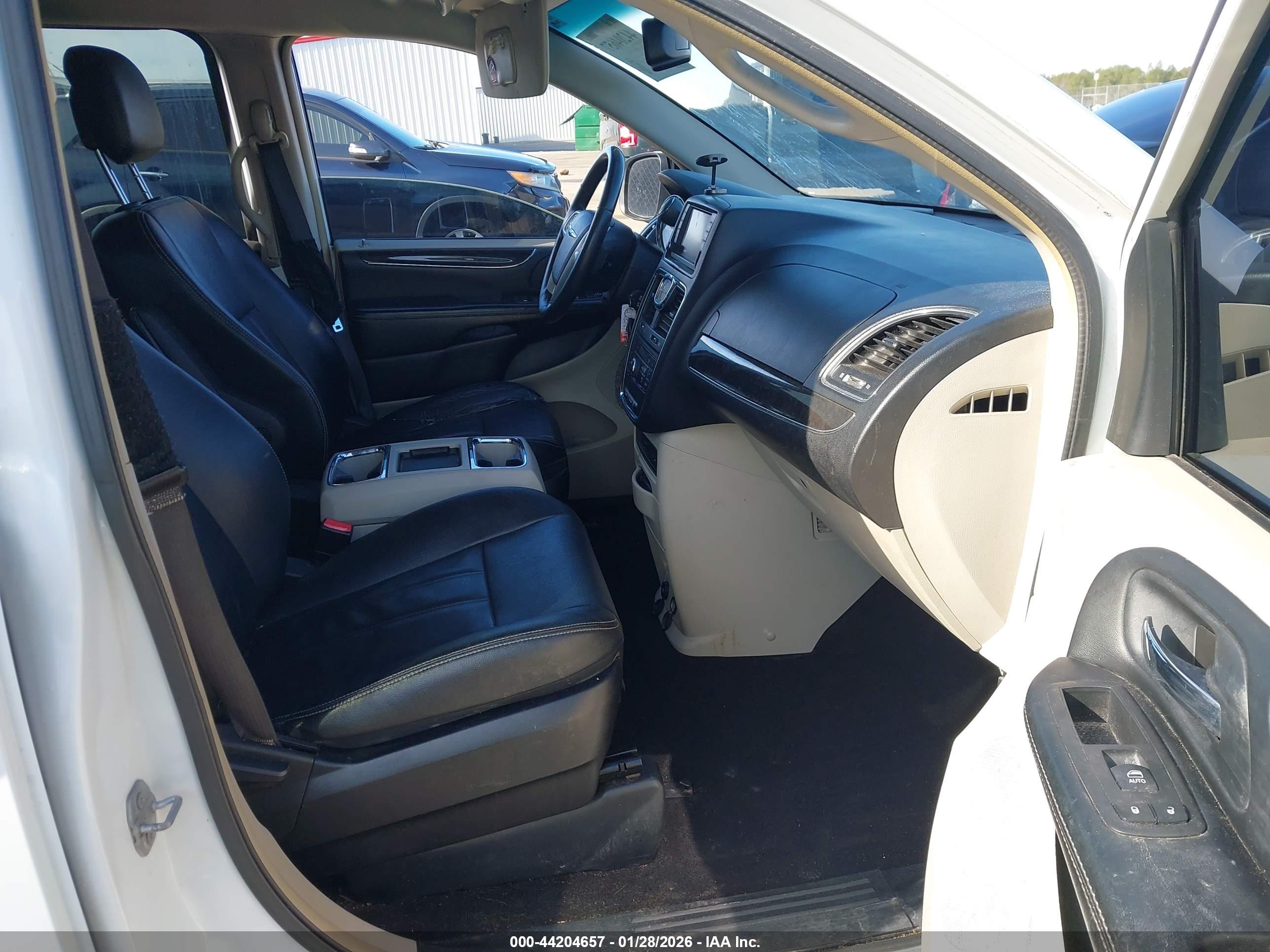 CHRYSLER TOWN image 5