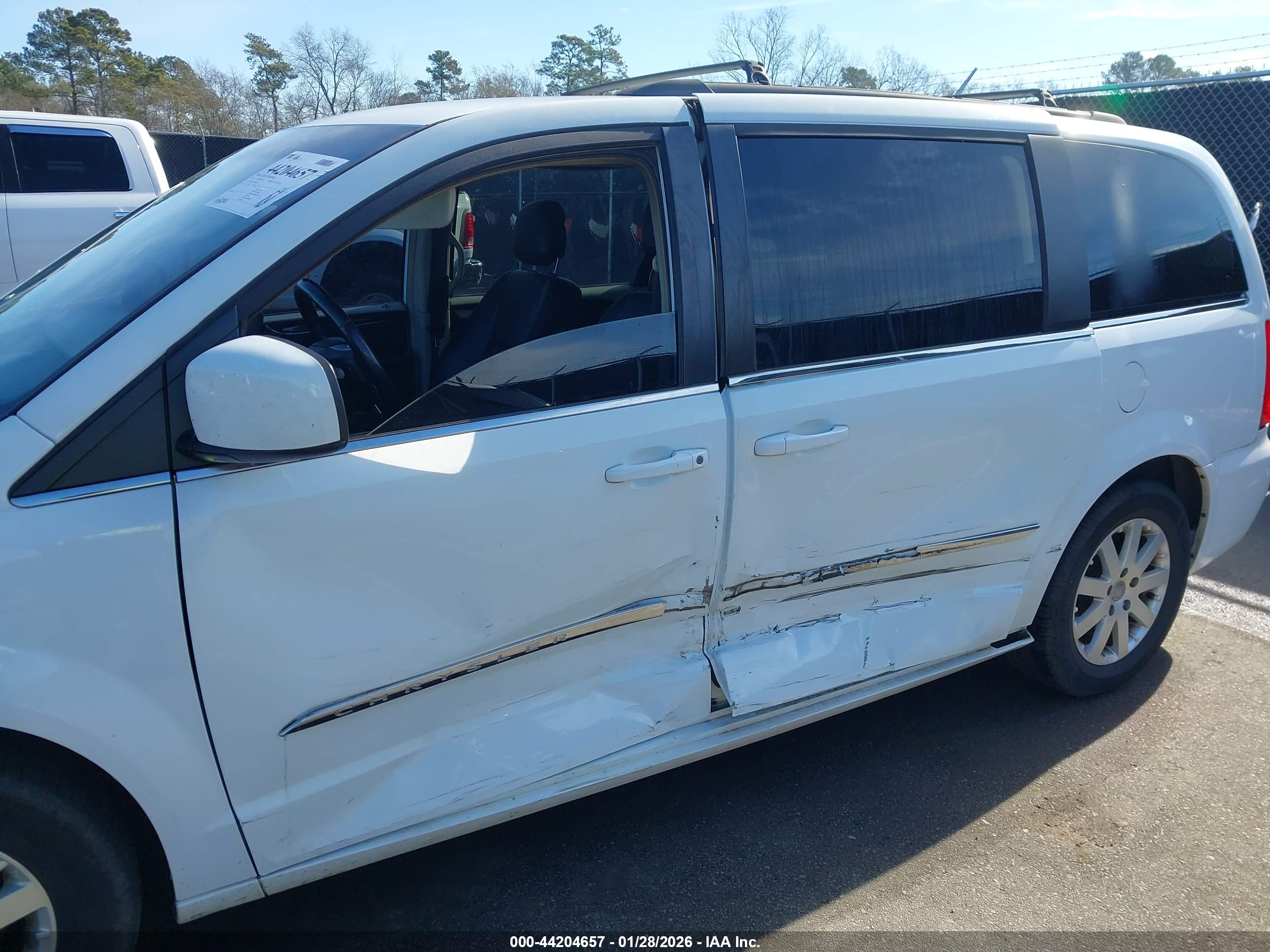 CHRYSLER TOWN image 6