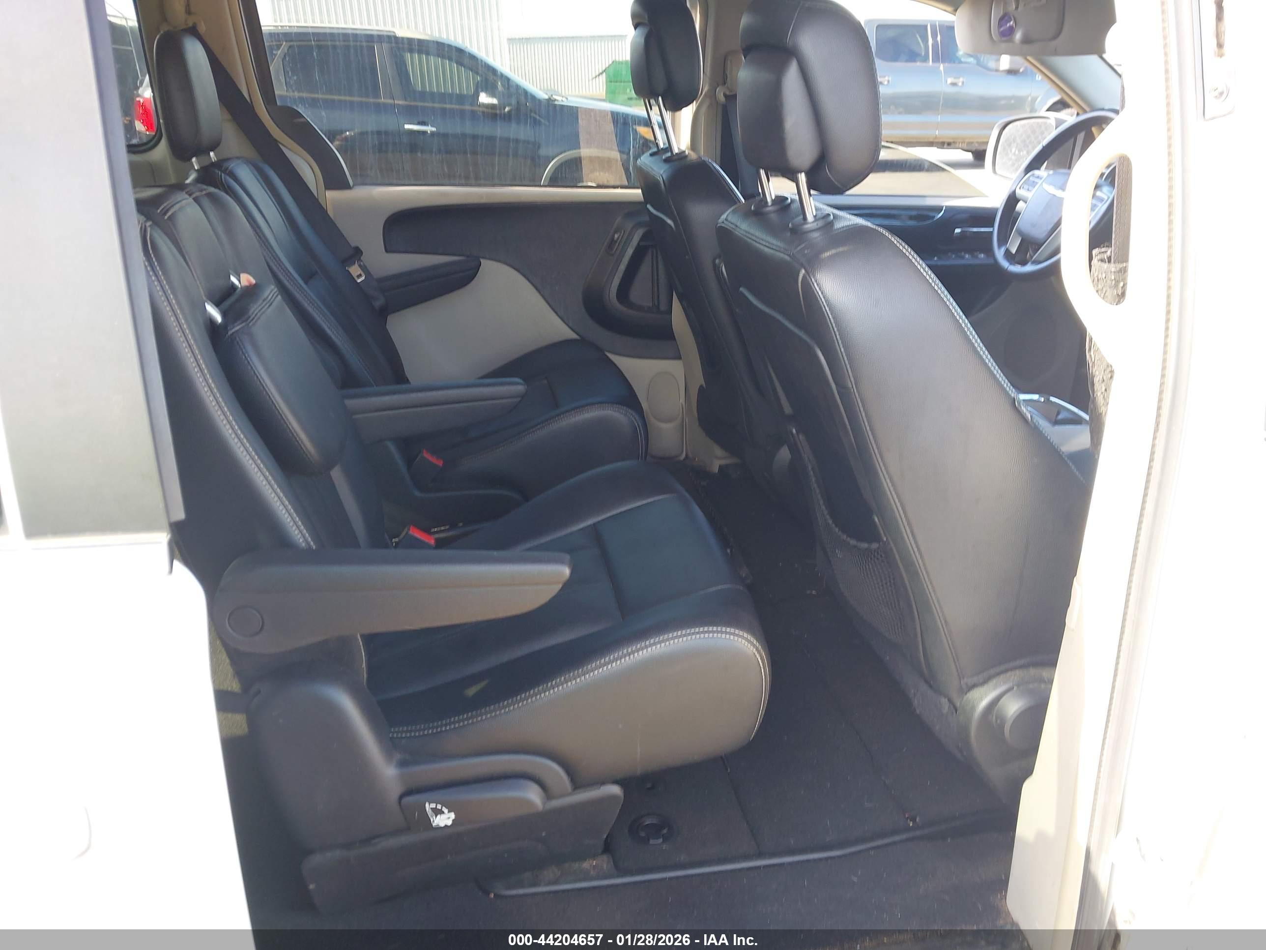 CHRYSLER TOWN image 8