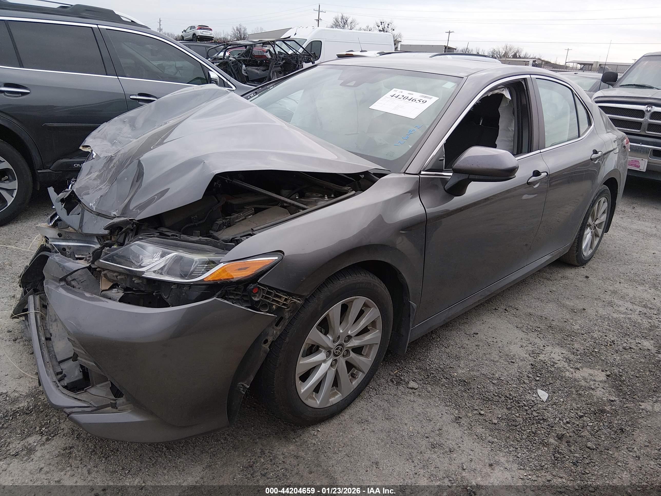 TOYOTA CAMRY image 2