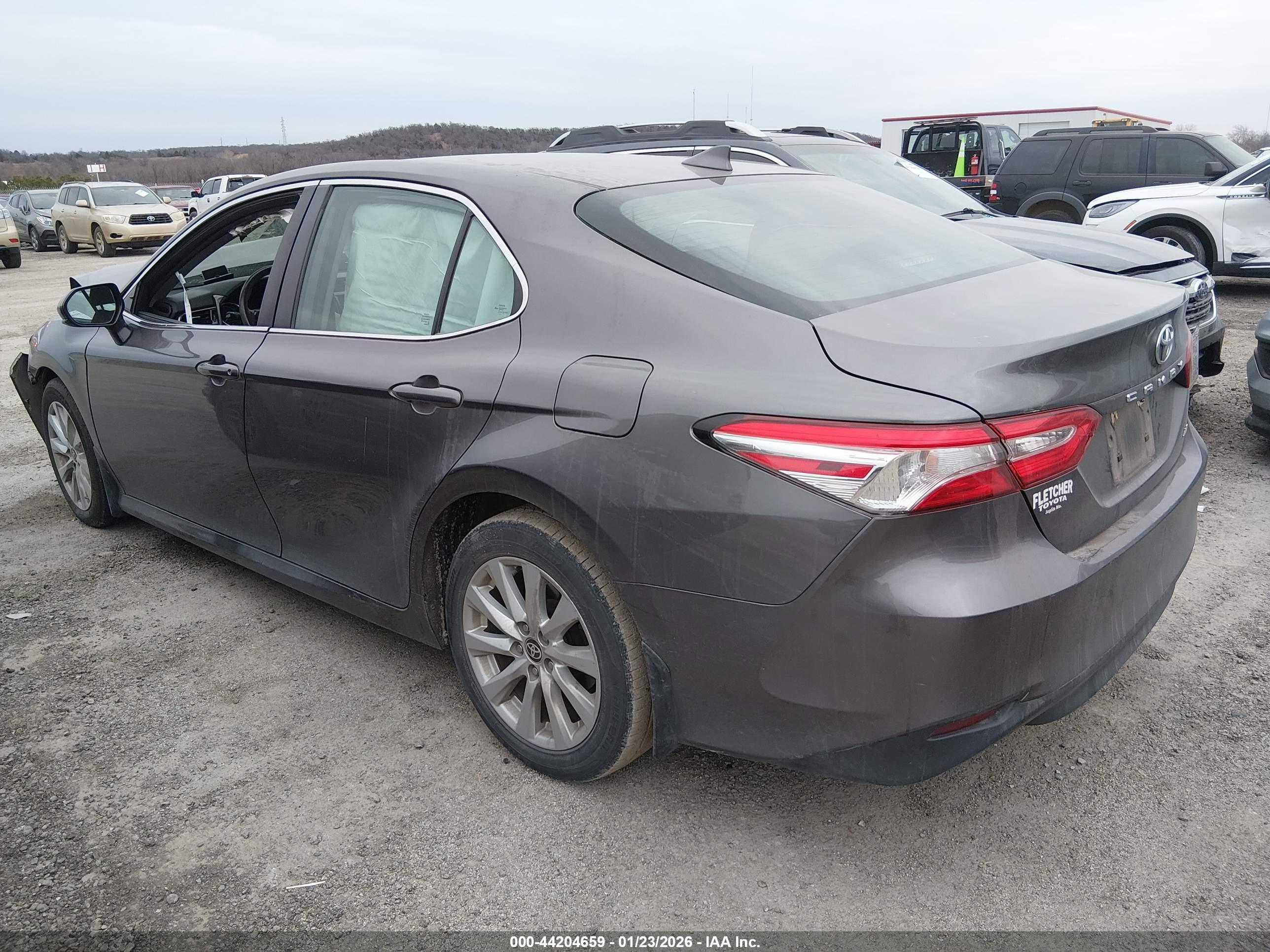 TOYOTA CAMRY image 3