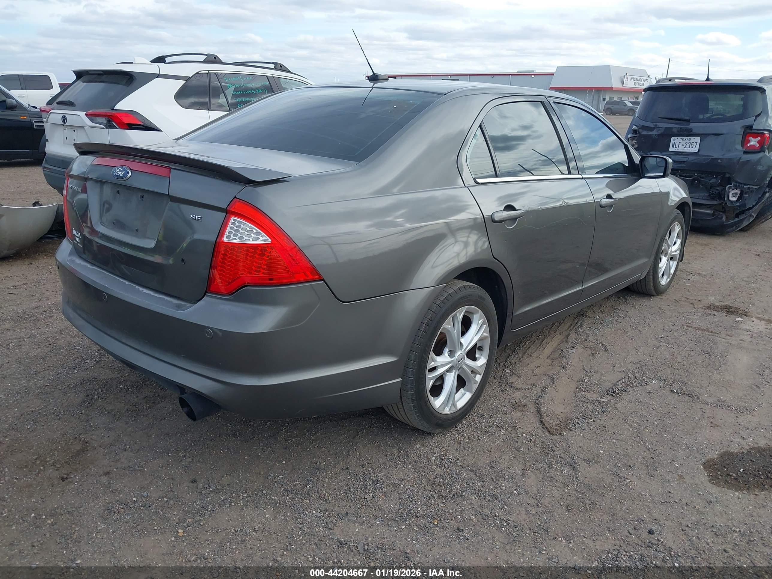 FORD FUSION image 4