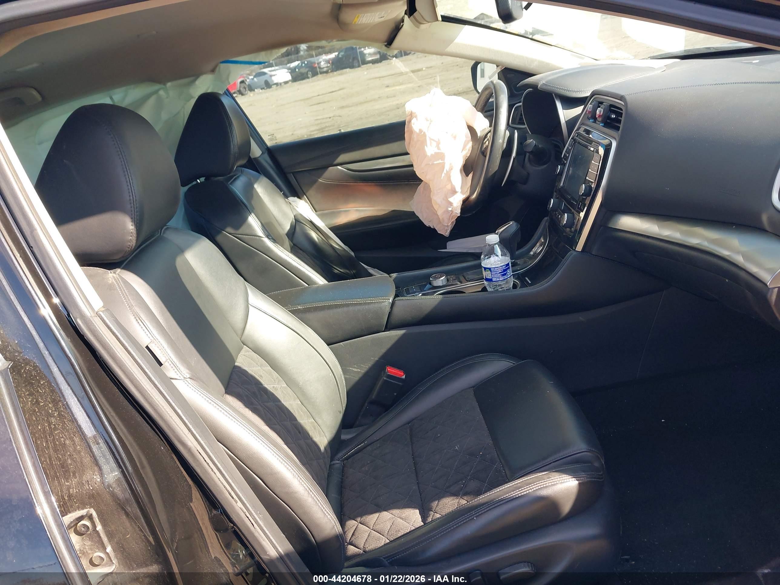 NISSAN MAXIMA image 5