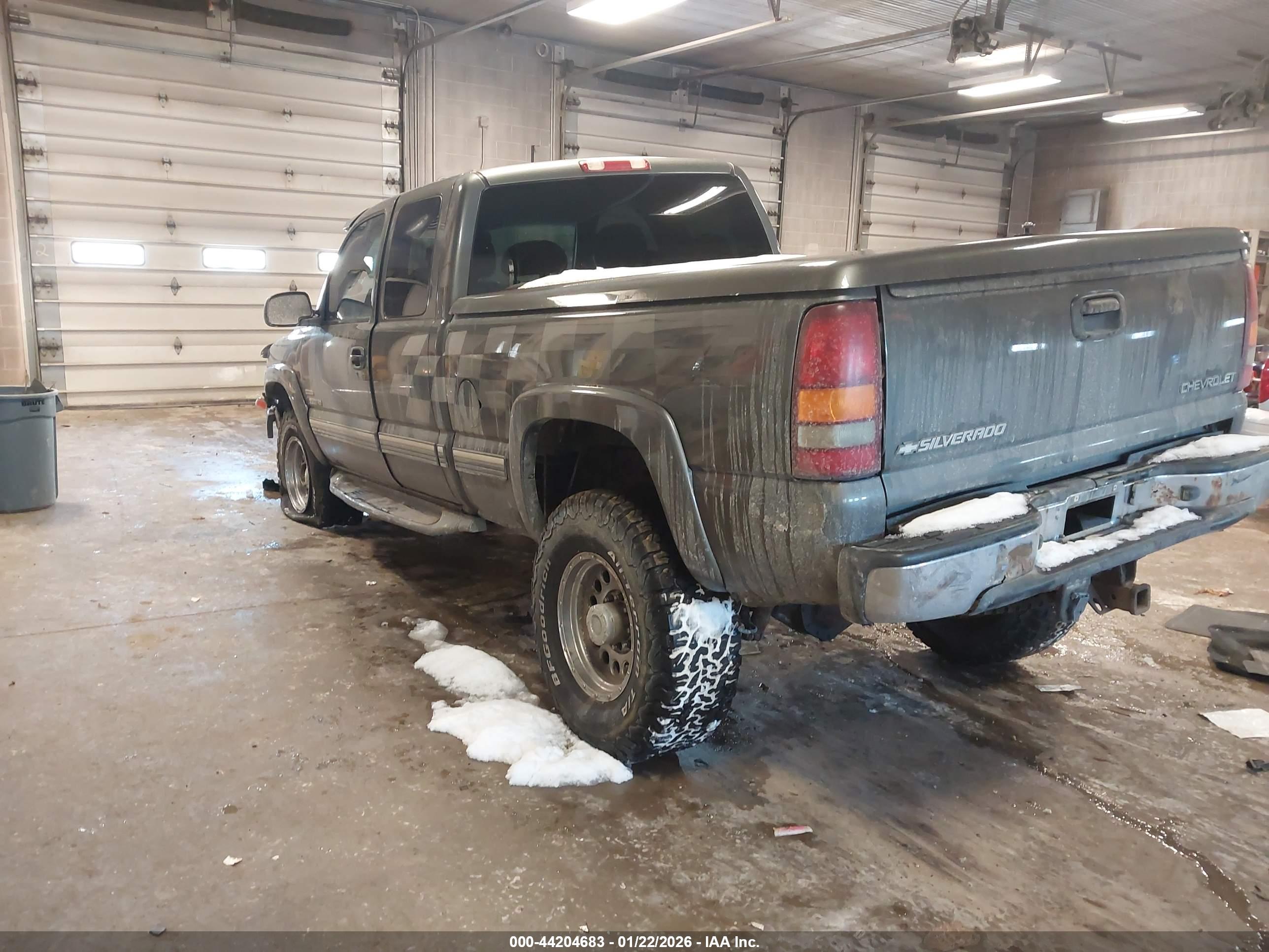 CHEVROLET SILVERADO image 3