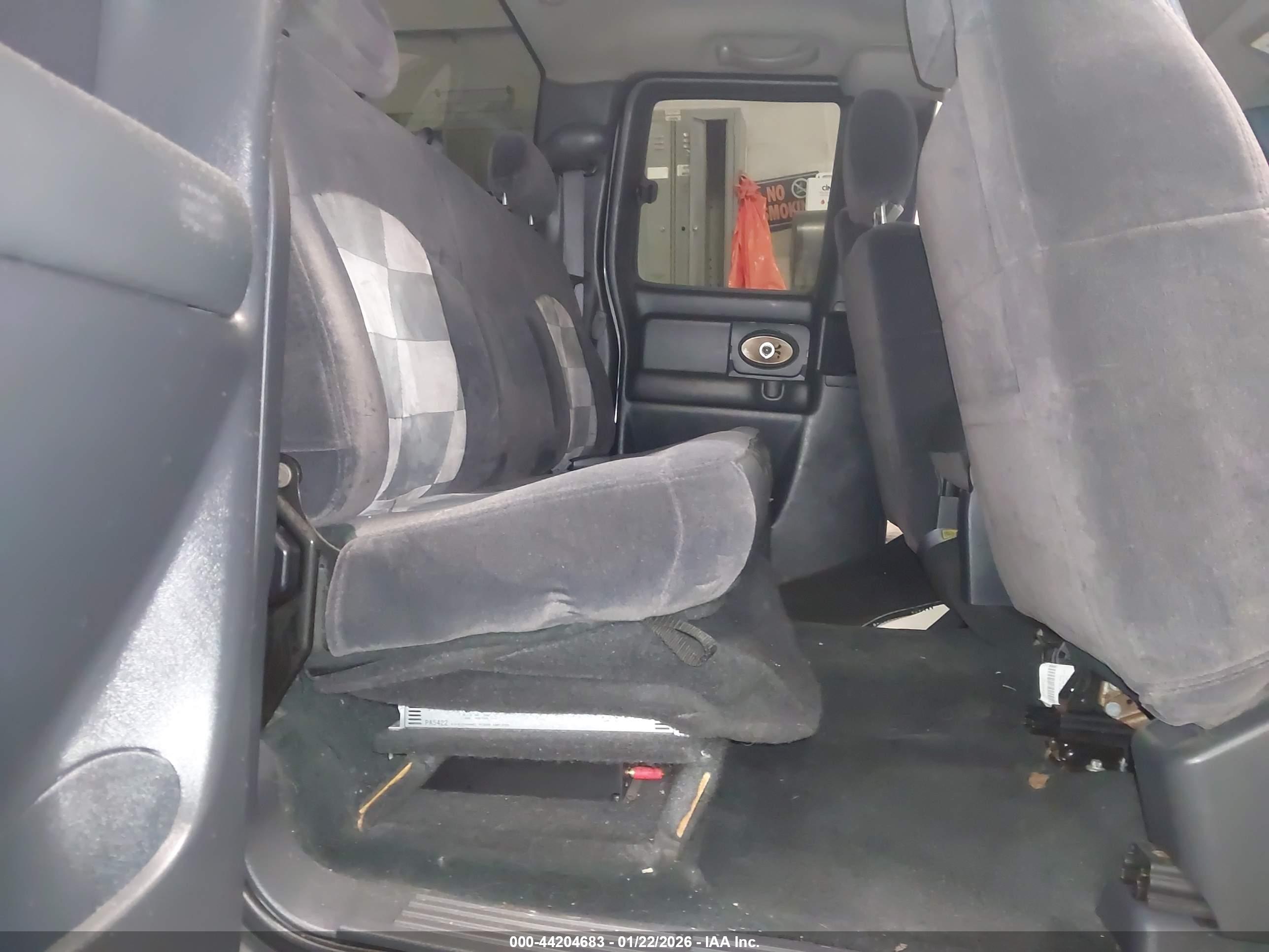 CHEVROLET SILVERADO image 8