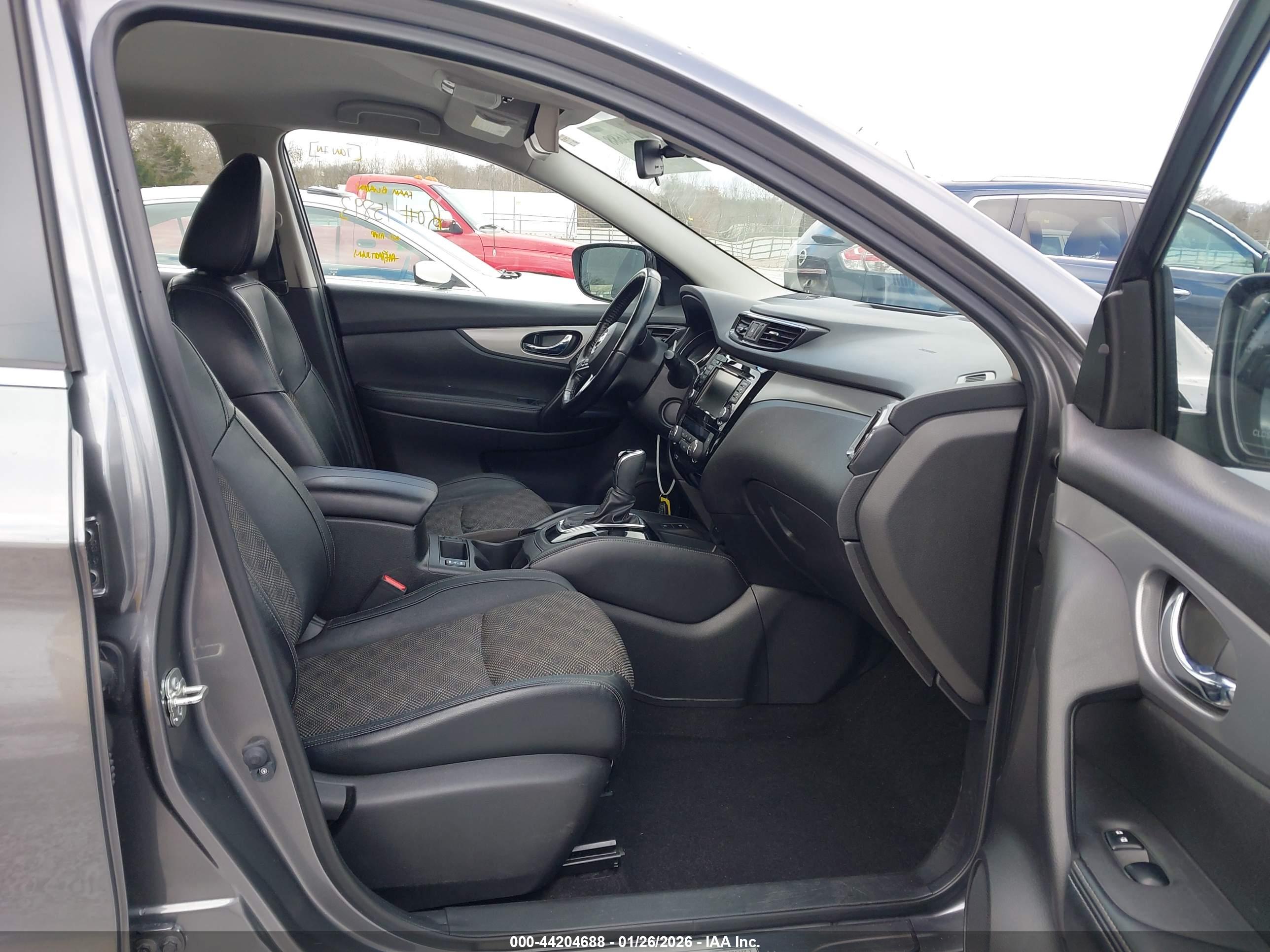 NISSAN ROGUE image 5
