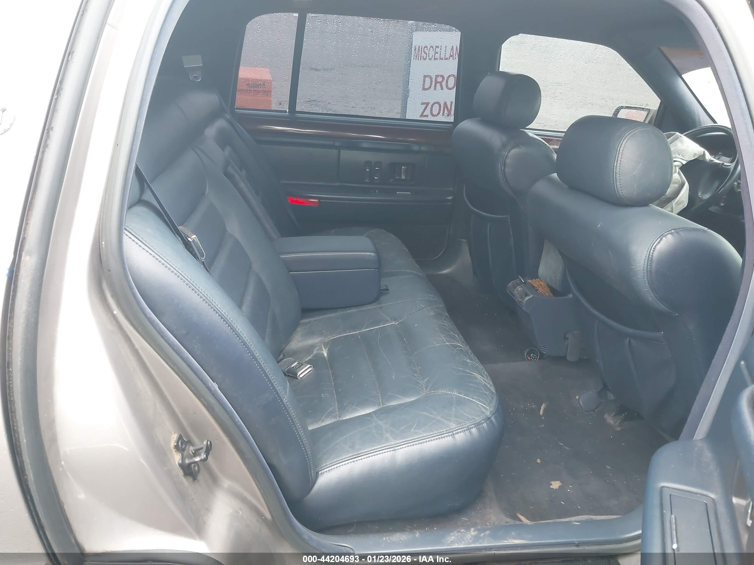 CADILLAC DEVILLE image 8