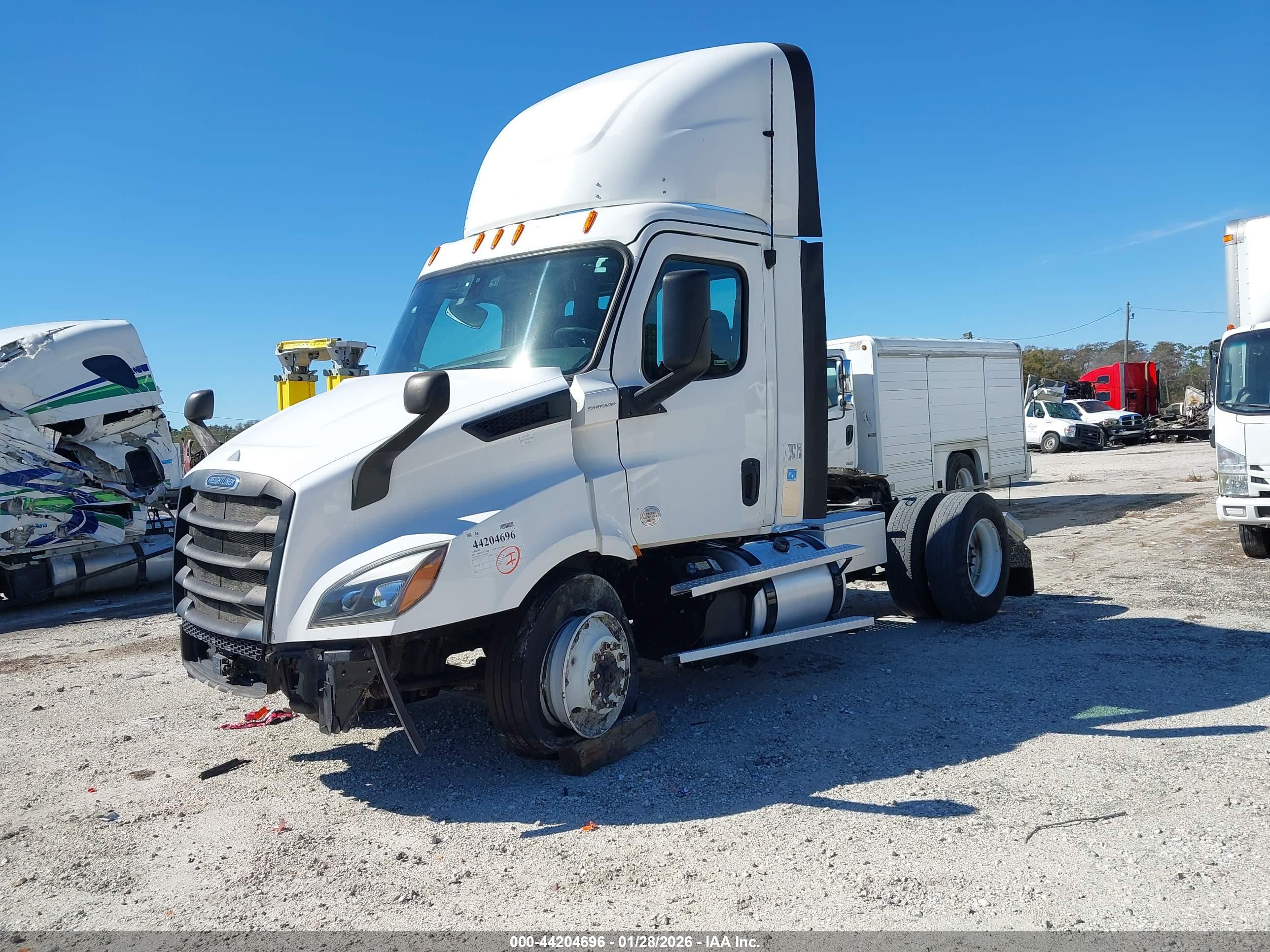 FREIGHTLINER NEW image 2