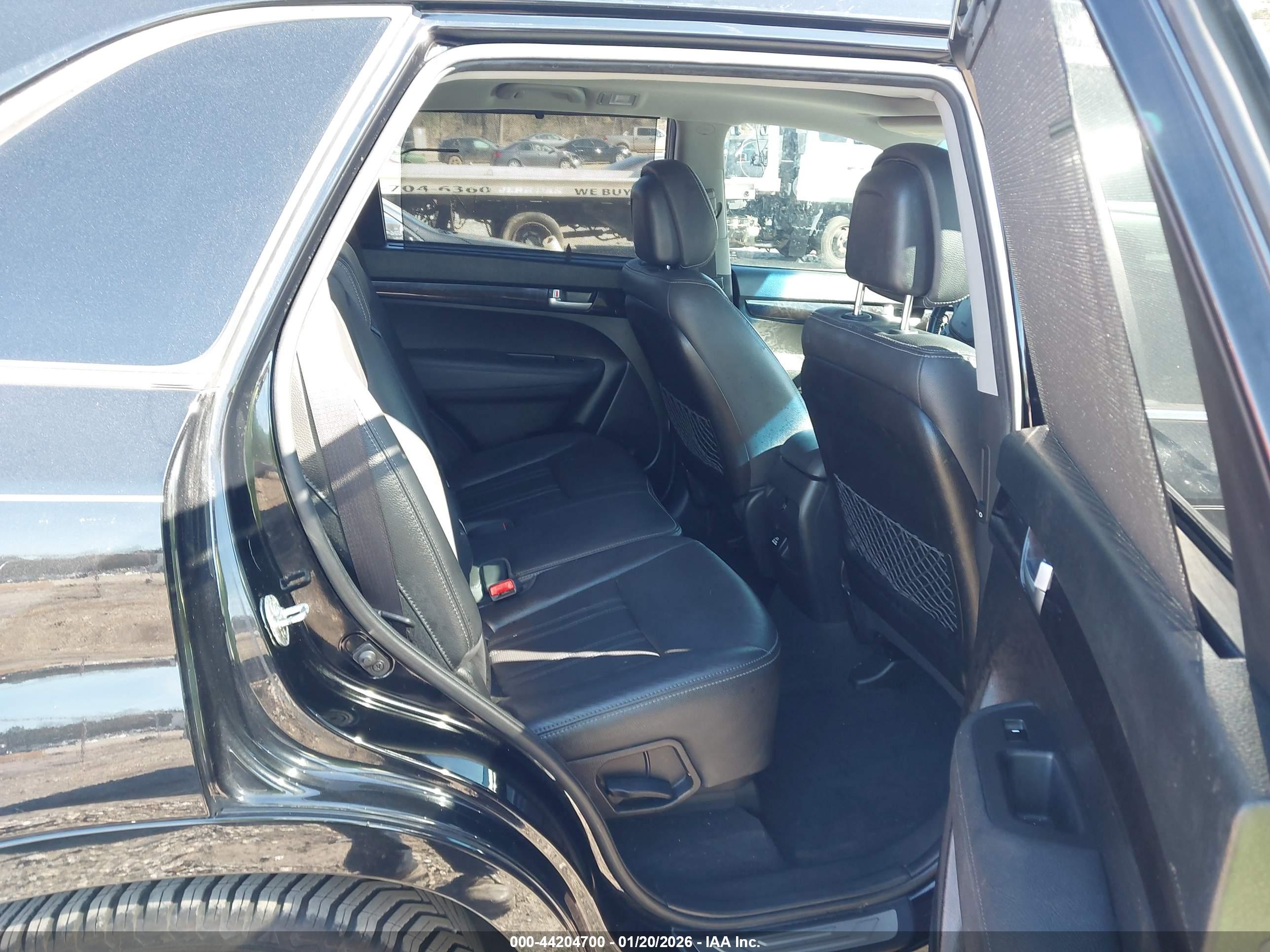 KIA SORENTO image 8