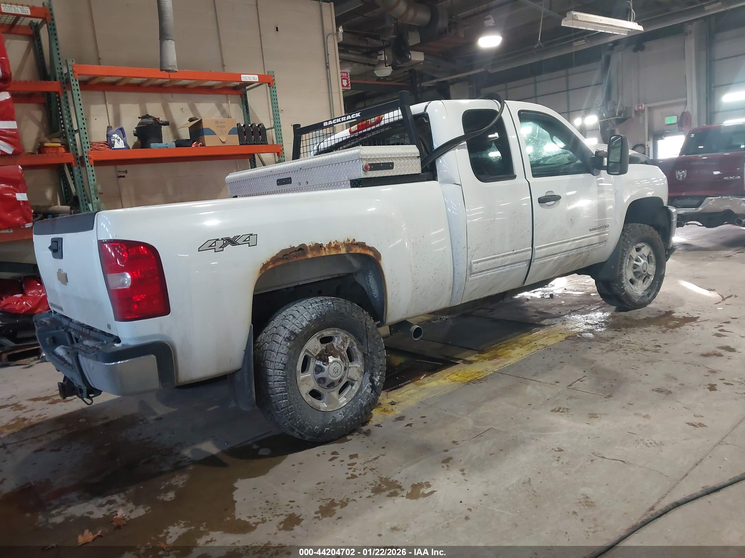 CHEVROLET SILVERADO image 4