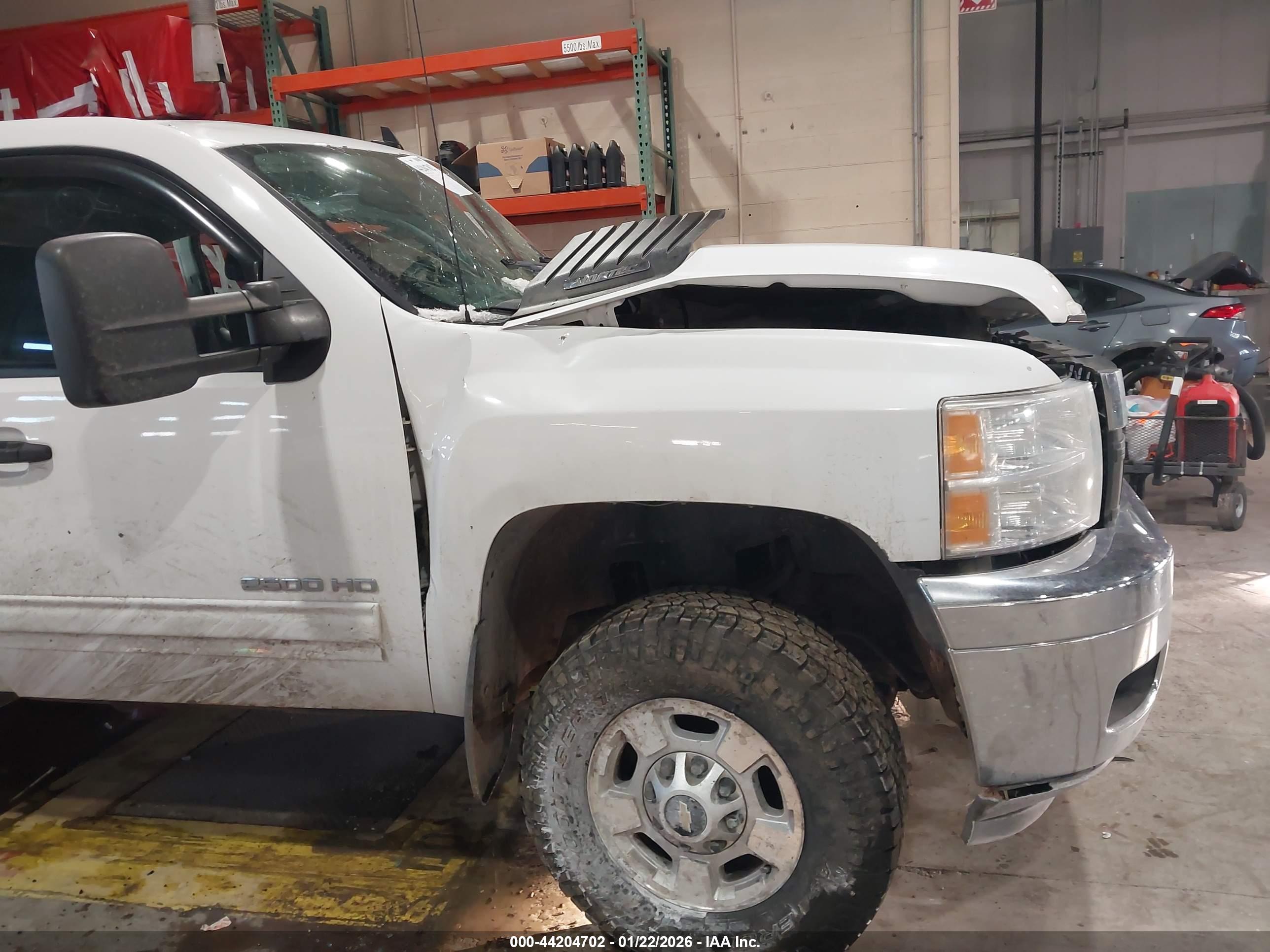 CHEVROLET SILVERADO image 6