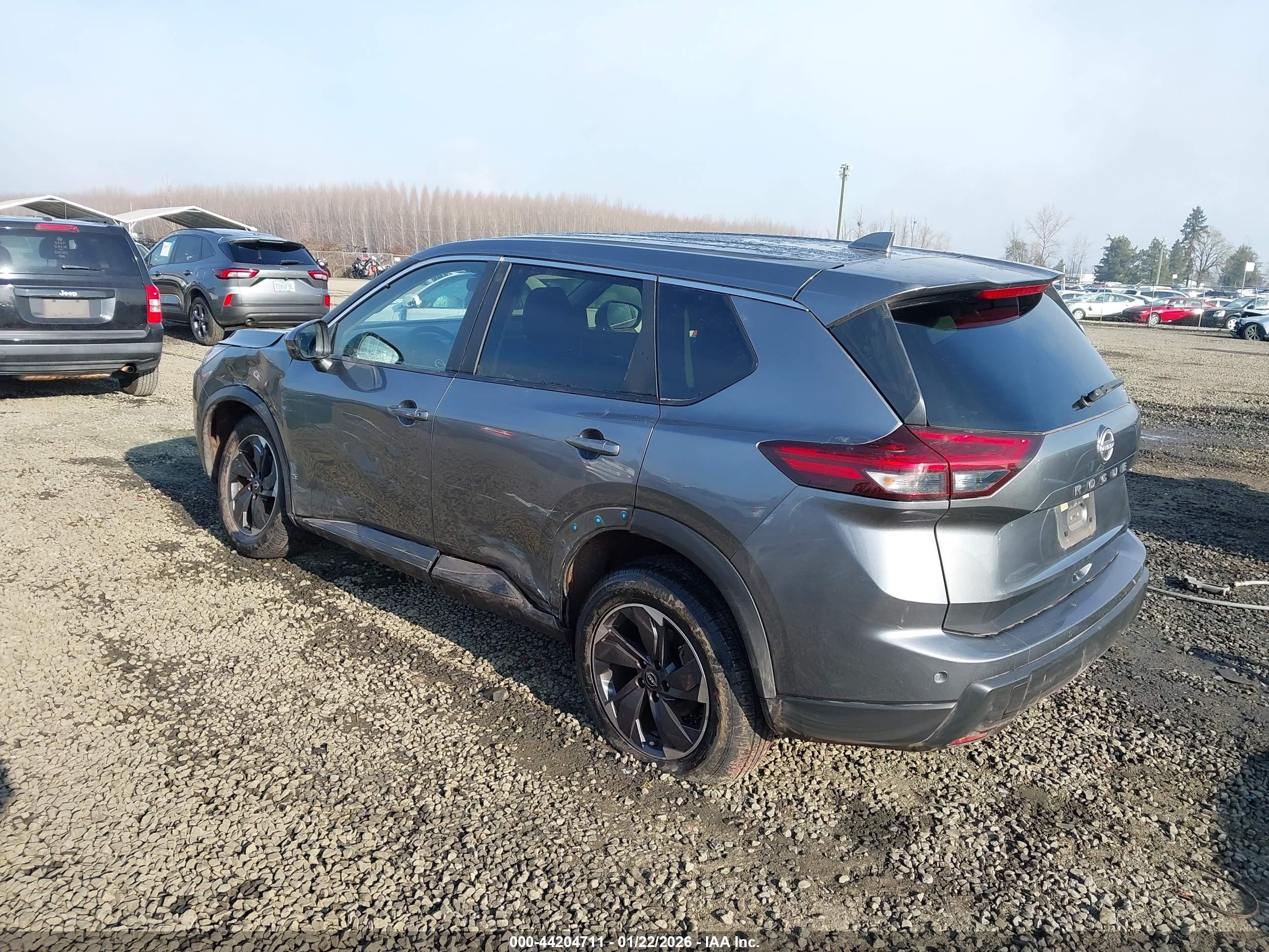 NISSAN ROGUE image 3